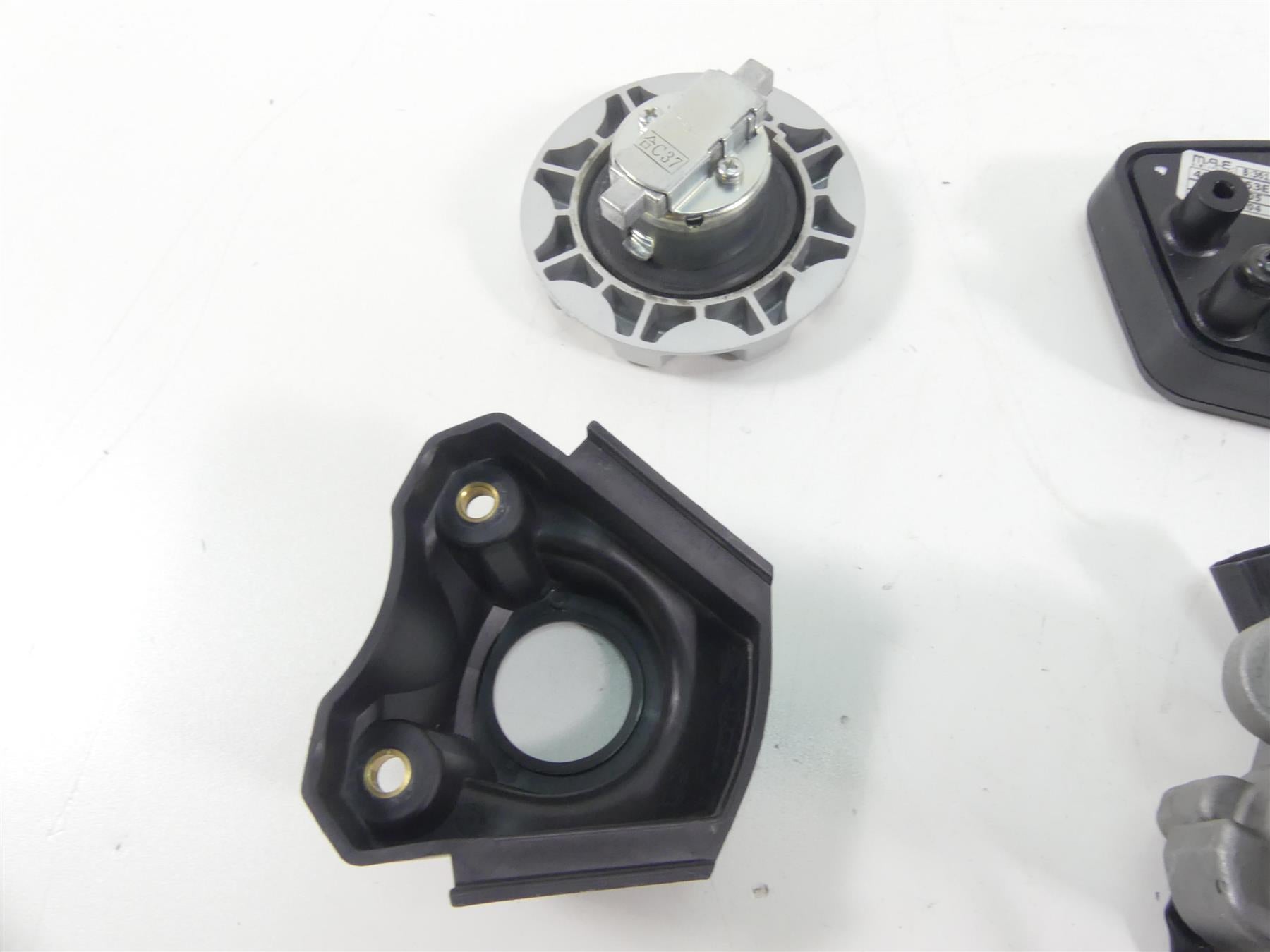2014 Ducati Hypermotard 821 SP Speedometer Ignition Switch Key Set -7K 40610953E {{ shop.shopifyCountryName }} - Mototech271