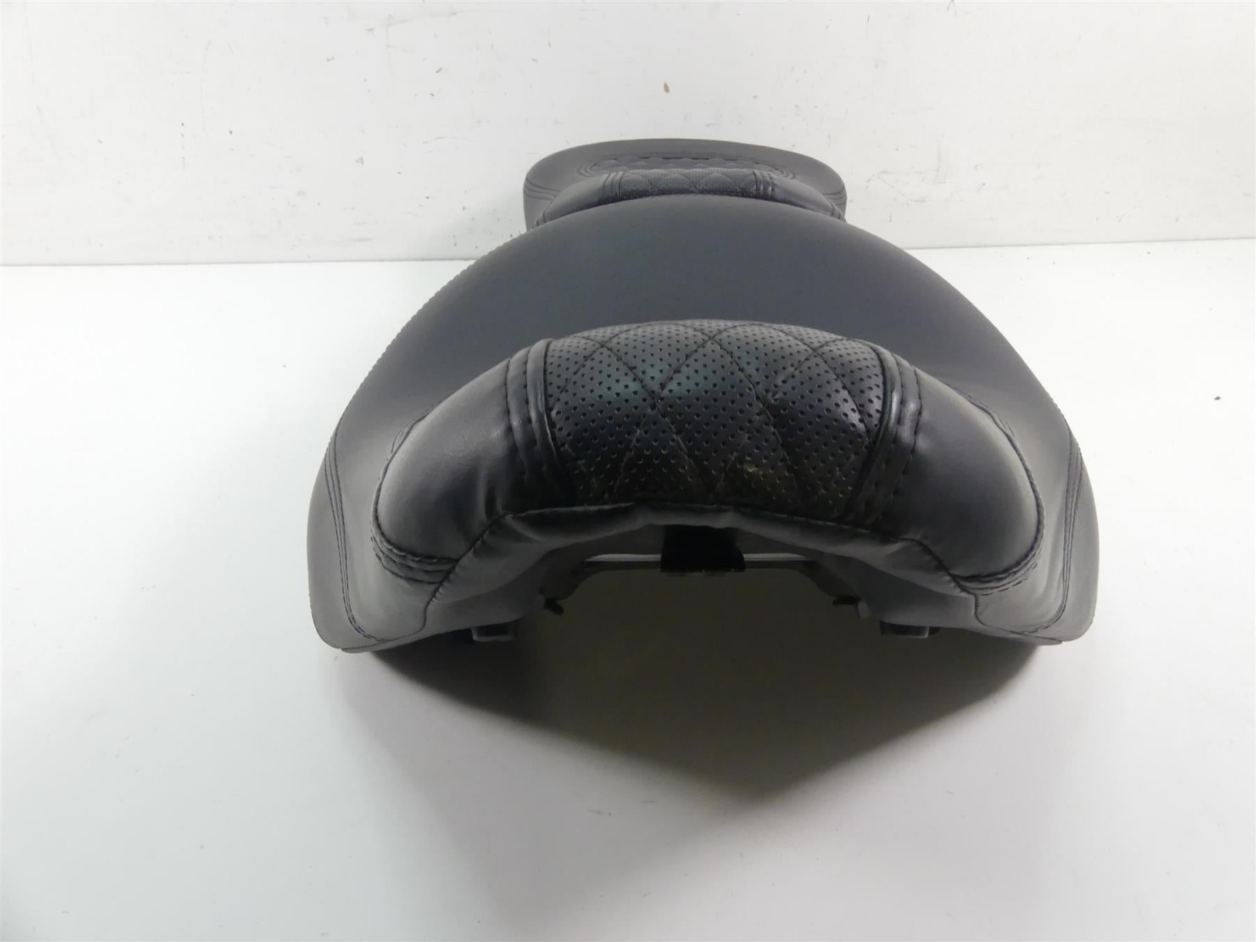 2022 Harley Softail FXBBS Street Bob Nice Hammock Touring Seat Saddle 52000290 {{ shop.shopifyCountryName }} - Mototech271