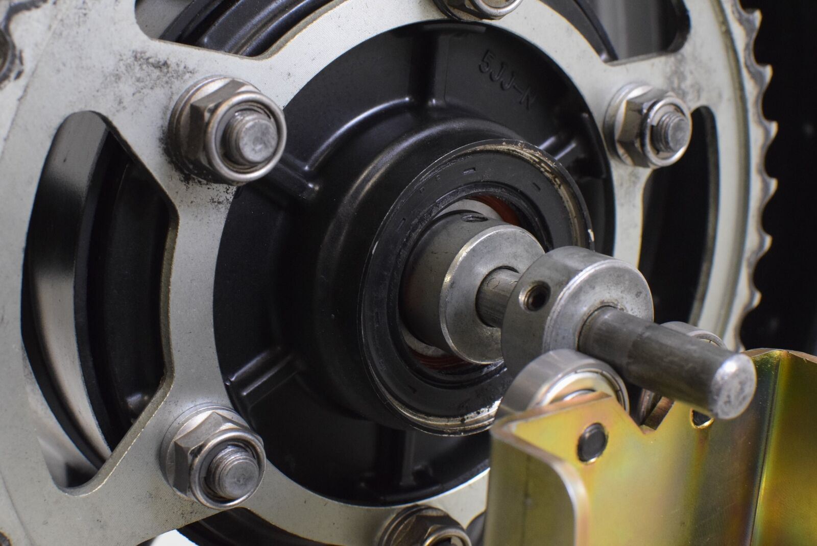 2016 Yamaha YZFR6 YZF R6 Rear Wheel Rim DENT 17x5.5 5SL-25338-00 {{ shop.shopifyCountryName }} - Mototech271