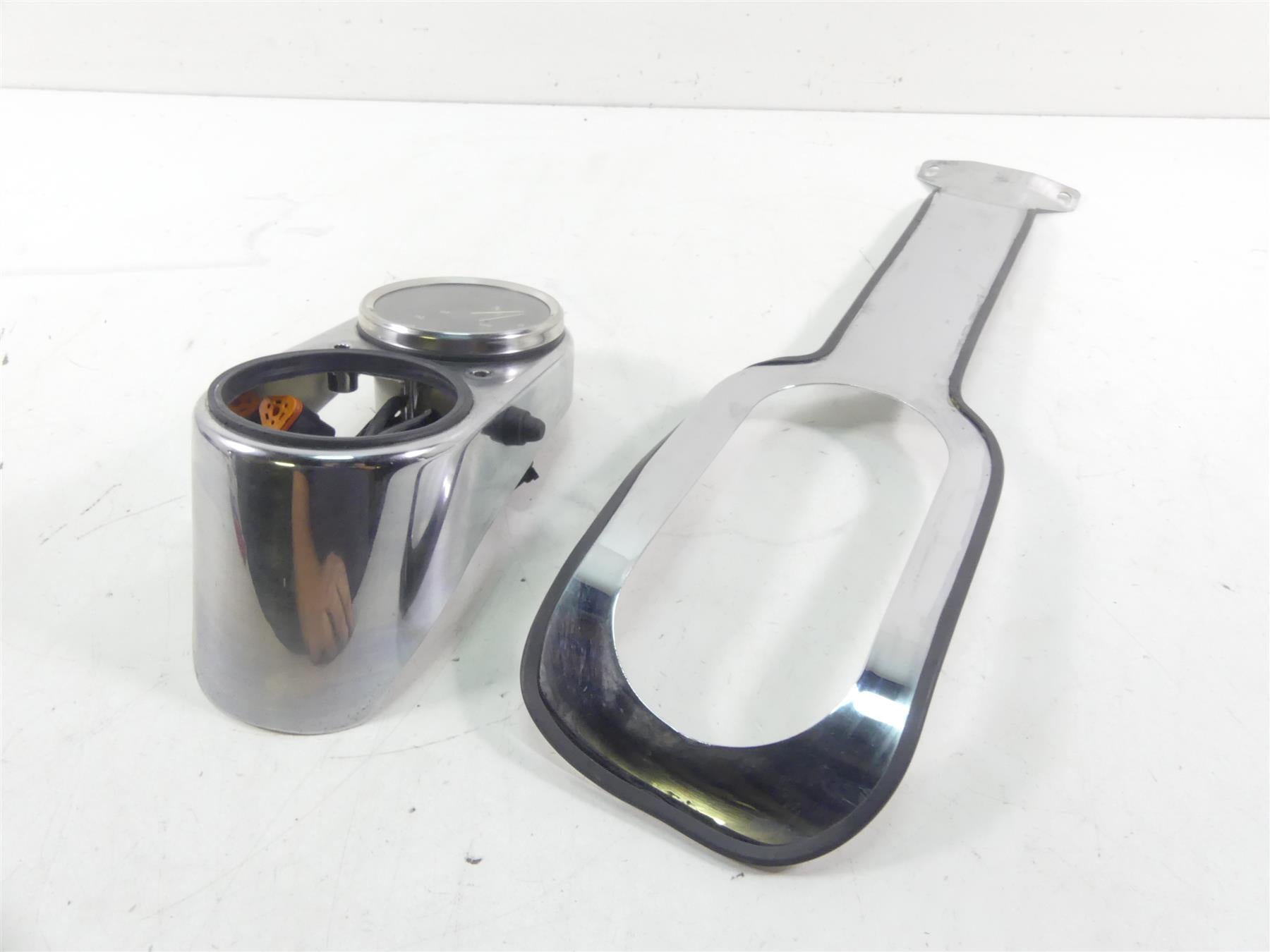 2000 Harley Dyna FXR4 CVO Super Glide Tachometer Trim Panel Cover Set 67042-99 {{ shop.shopifyCountryName }} - Mototech271