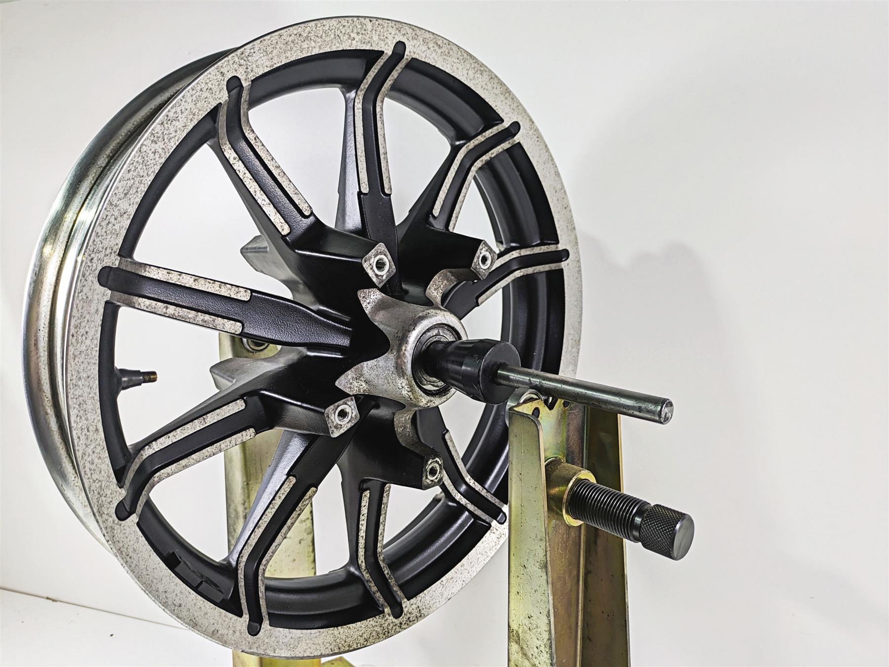 2020 Harley Touring FLHT Electra Glide 17x3 Impeller Front Wheel 10 Sp 43300533 {{ shop.shopifyCountryName }} - Mototech271