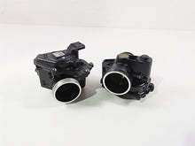 Load image into Gallery viewer, 2022 BMW RnineT Pure K22 Dellorto Throttle Bodies Set 13549457019 13549457020
