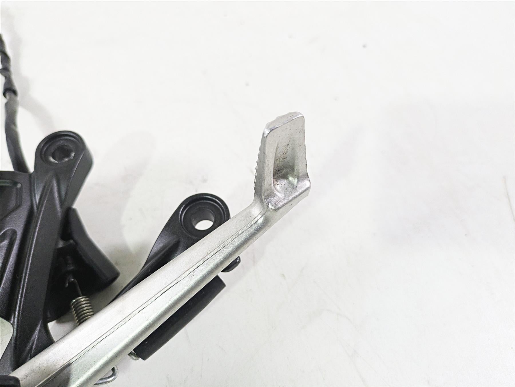 2020 Kawasaki ZX6R Ninja Right Foot Peg Brake Pedal Lever 35063-0590-18R {{ shop.shopifyCountryName }} - Mototech271