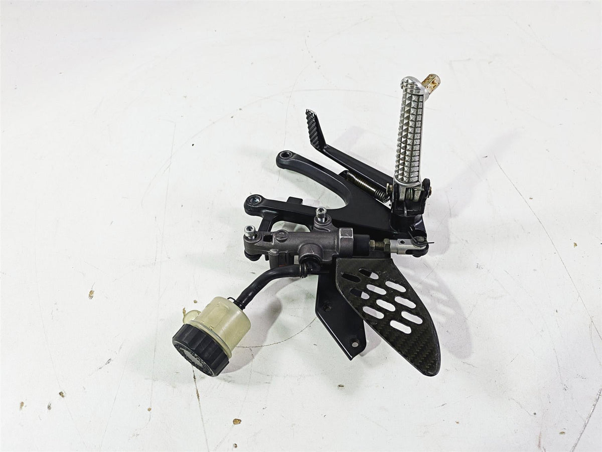 2005 Yamaha YZFR1 YZF R1 Right Footpeg & Master Cylinder Set 5VY-27443-01 {{ shop.shopifyCountryName }} - Mototech271