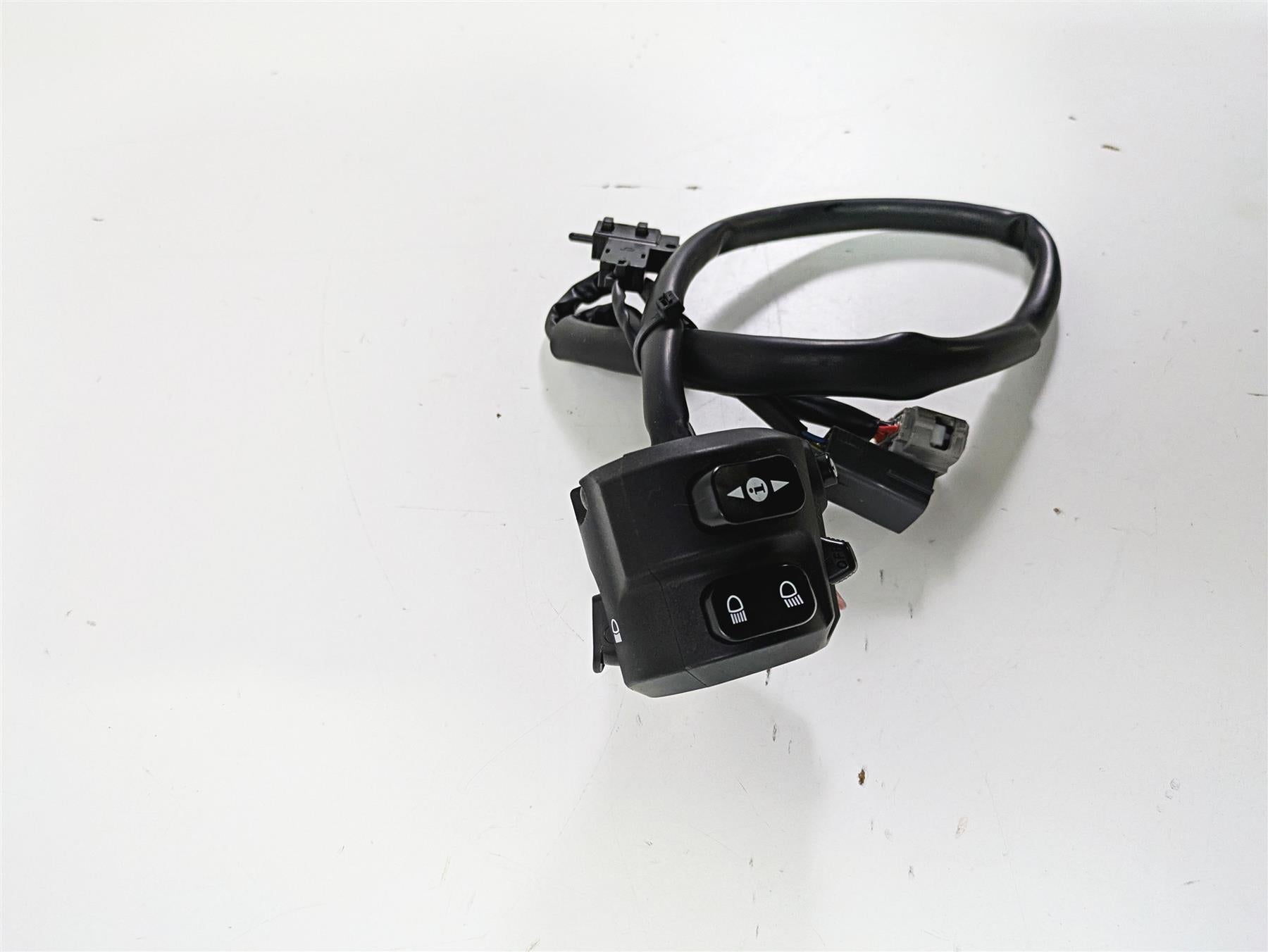 2013 Triumph Tiger 1215 Explorer Left Hand Turn Signal Control Switch T2042035 {{ shop.shopifyCountryName }} - Mototech271