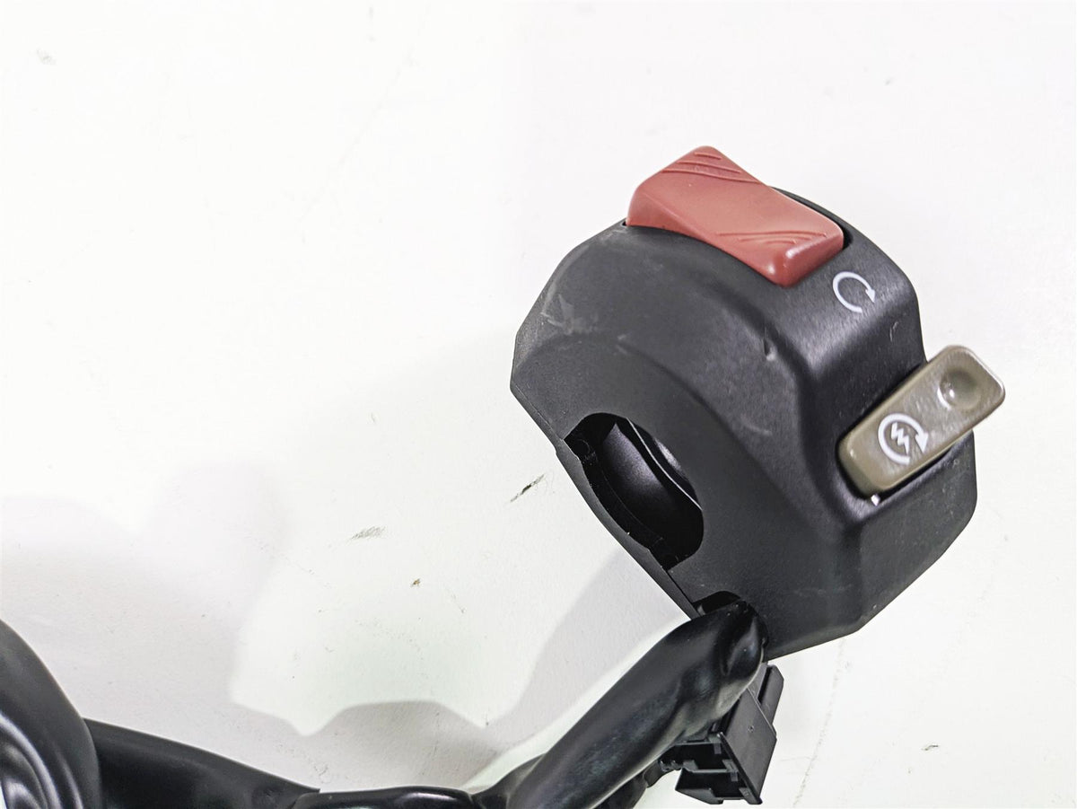 2022 Kawasaki ZR900RS Cafe Right Hand Start Stop Control Switch 46091-0508 {{ shop.shopifyCountryName }} - Mototech271