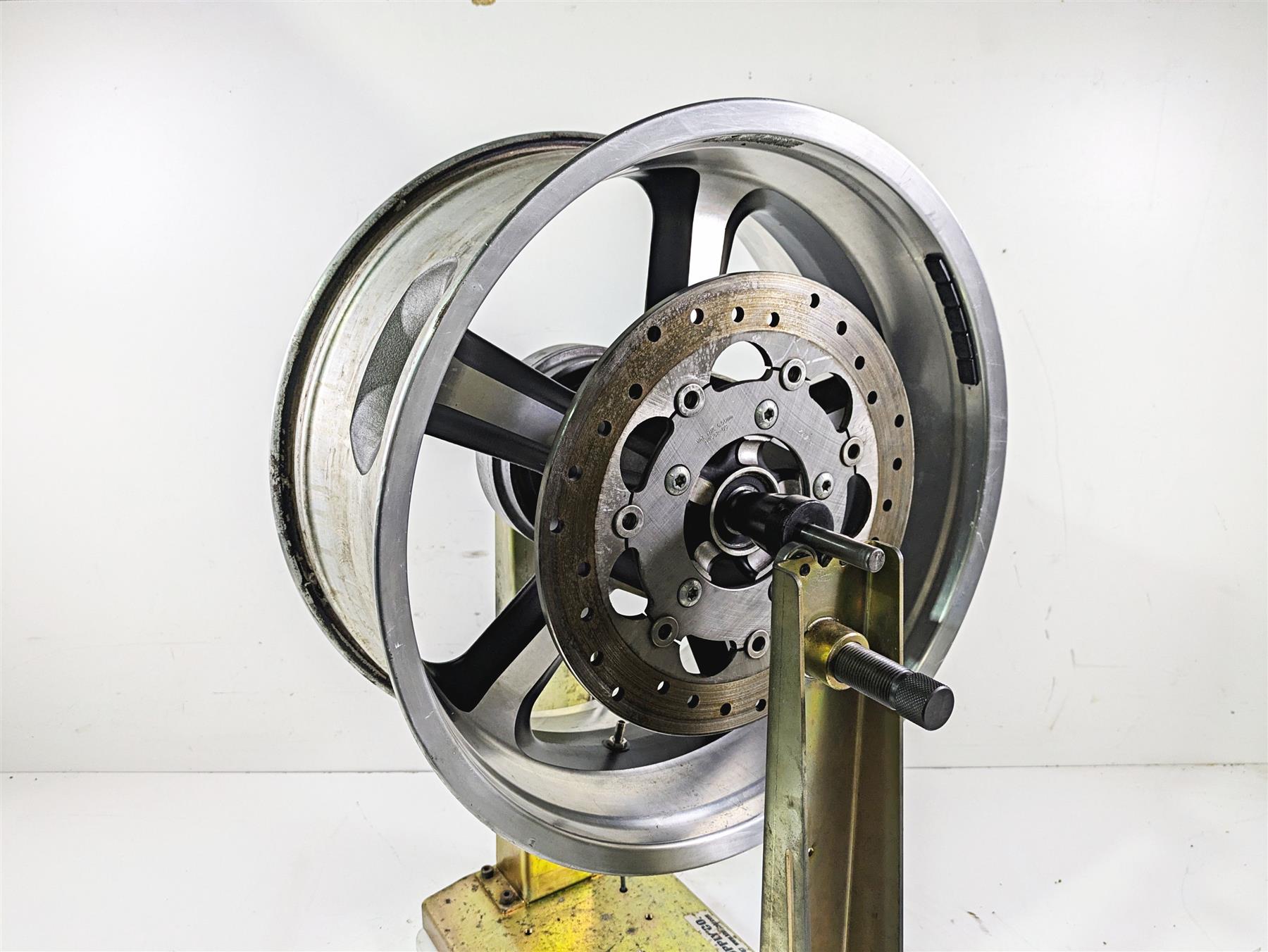 2012 Harley VRSCF Muscle V Rod Straight 18x8 Rear Wheel 40900169 | Mototech271