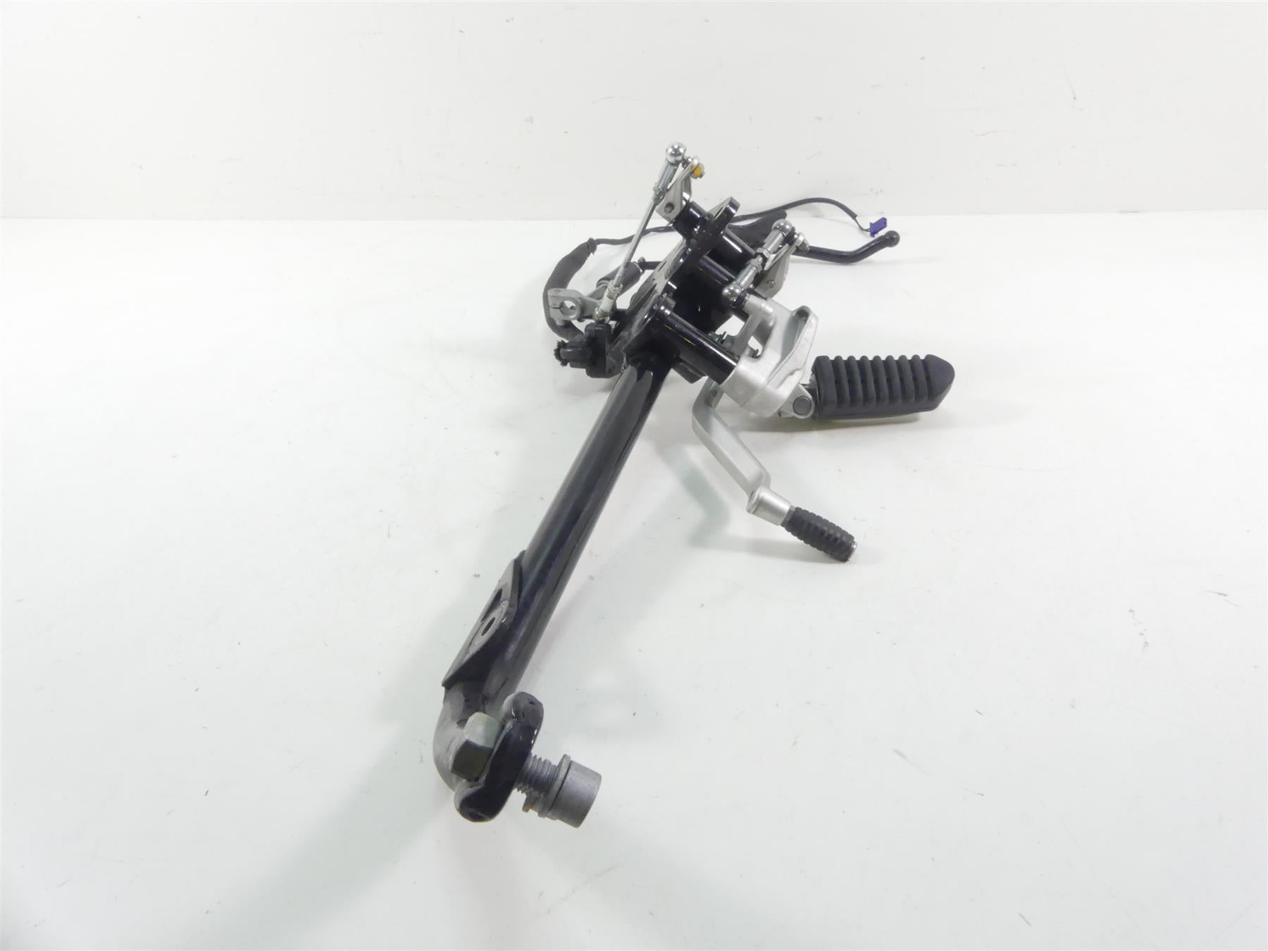 2019 Moto Guzzi V7 III Stone 750 Left Downtube Peg Shifter Kickstand 2B003175 {{ shop.shopifyCountryName }} - Mototech271