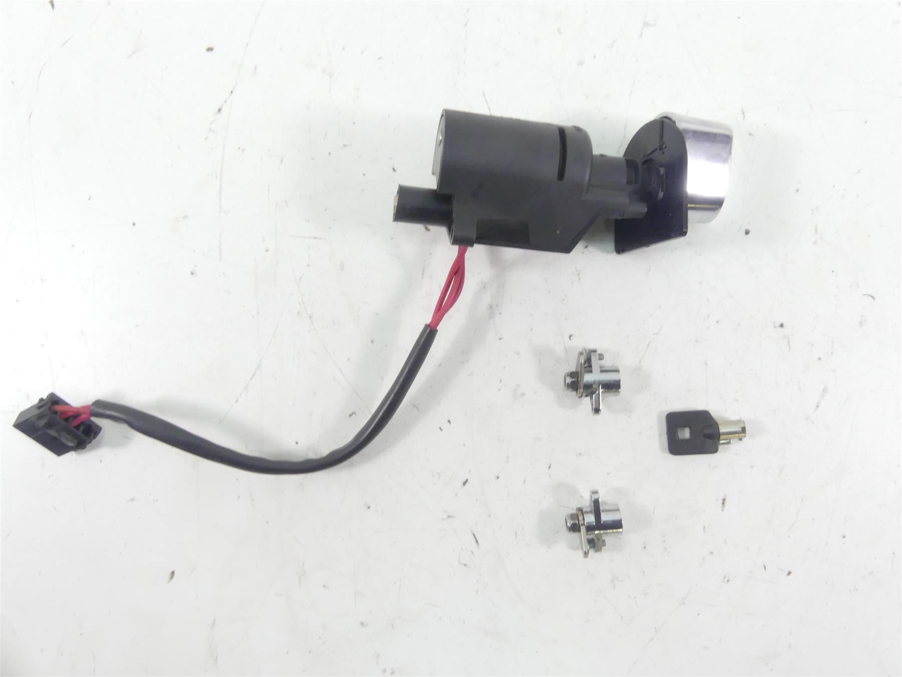 2005 Harley Touring CVO FLHTCSE Electra Glide Ignition Switch Key Lock 71640-99 {{ shop.shopifyCountryName }} - Mototech271