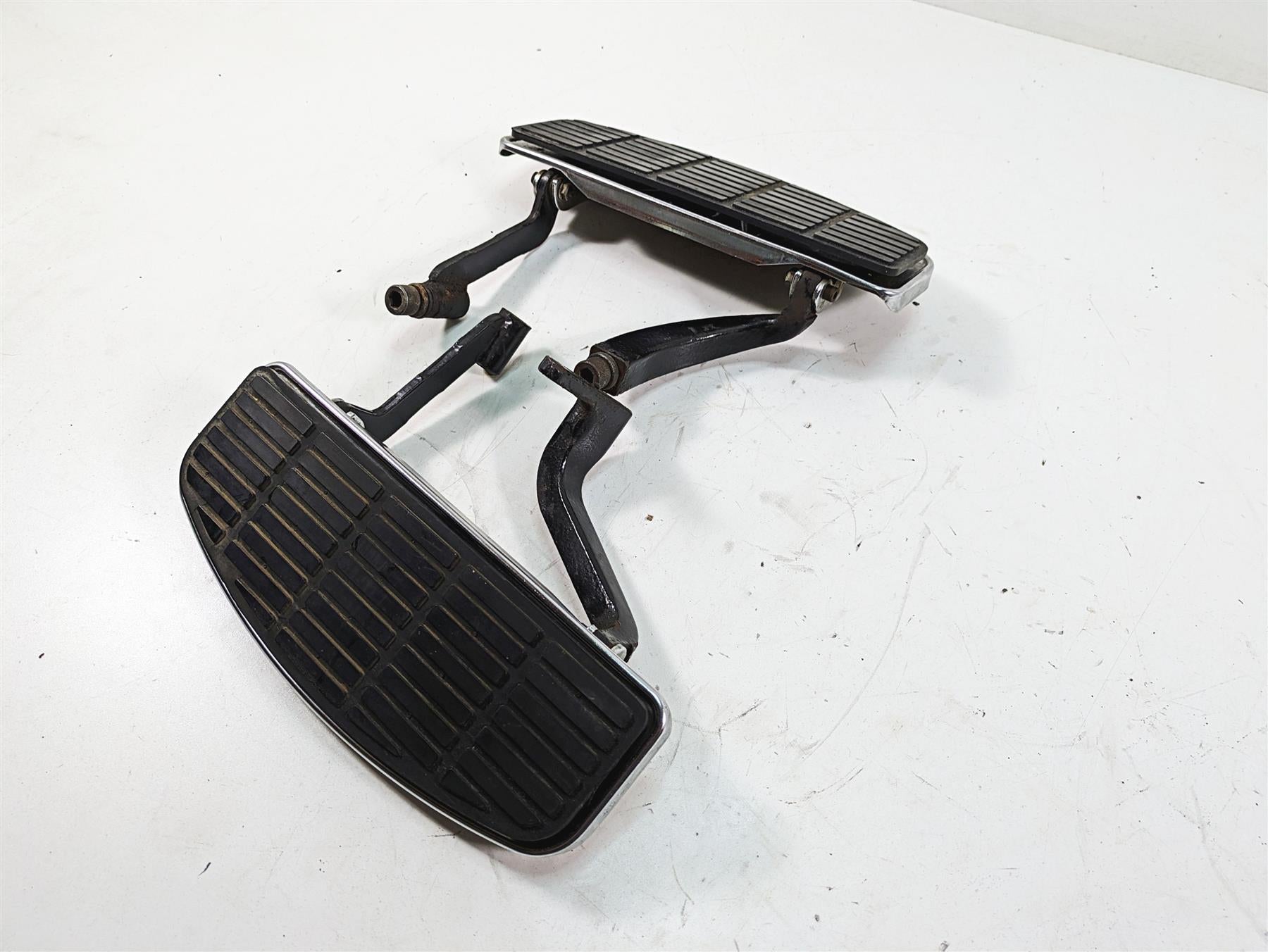 2005 Harley Touring FLHTCUI Electra Glide Front Rider Floor Board Set 50518-83B {{ shop.shopifyCountryName }} - Mototech271