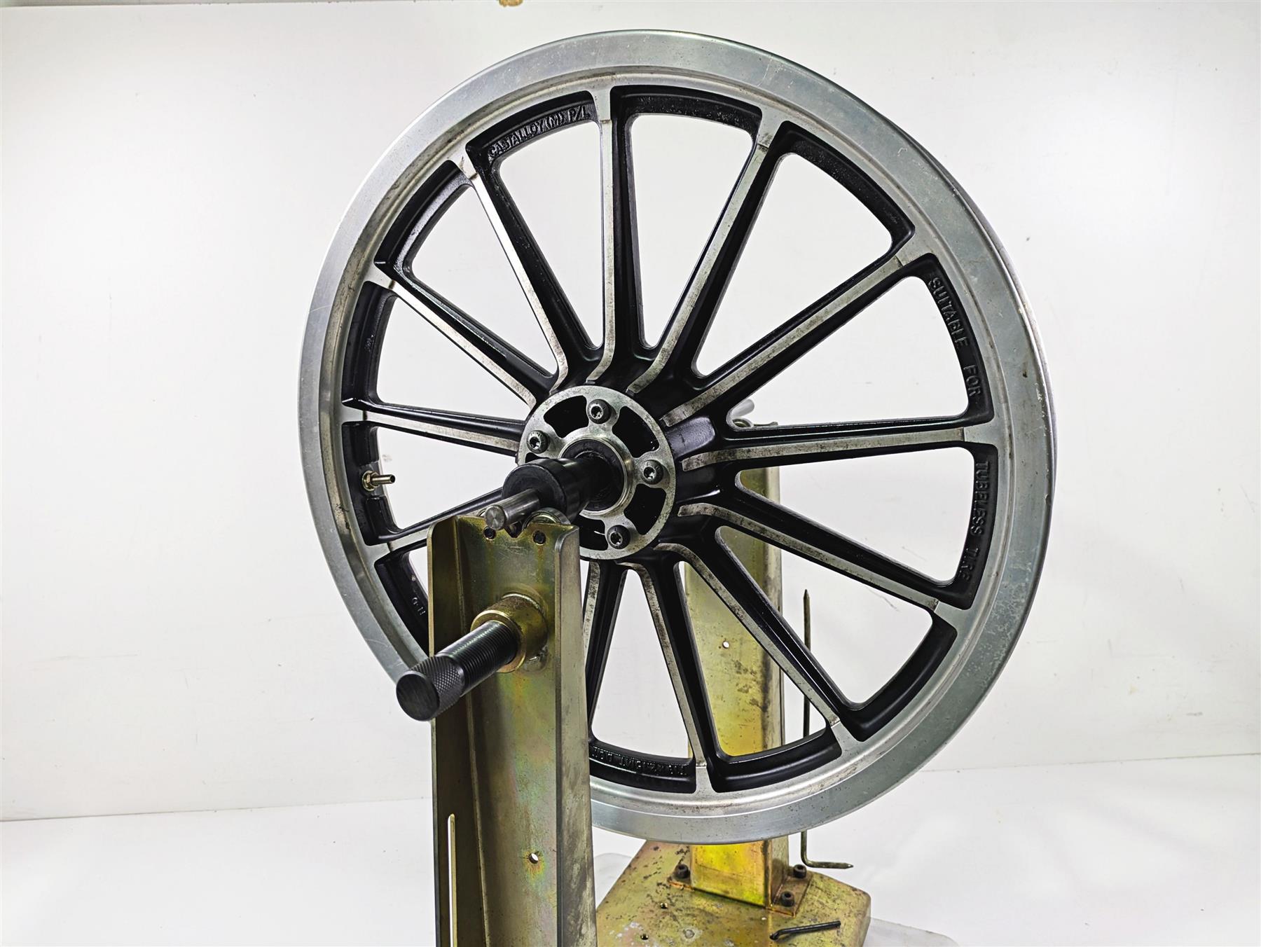 1999 Harley Dyna FXDL Low Rider 19x2.15 Front Wheel 13 Spoke Cast Rim 43499-96 {{ shop.shopifyCountryName }} - Mototech271