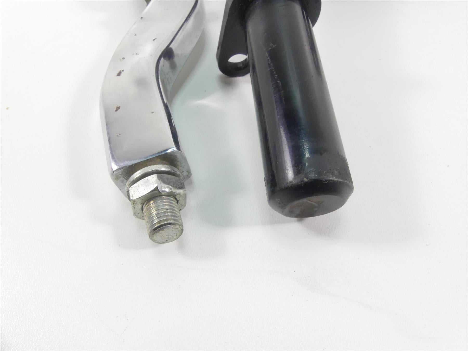 1999 Harley Dyna FXDL Low Rider Rear Passenger Foot Peg Rest Set 52740-94A {{ shop.shopifyCountryName }} - Mototech271