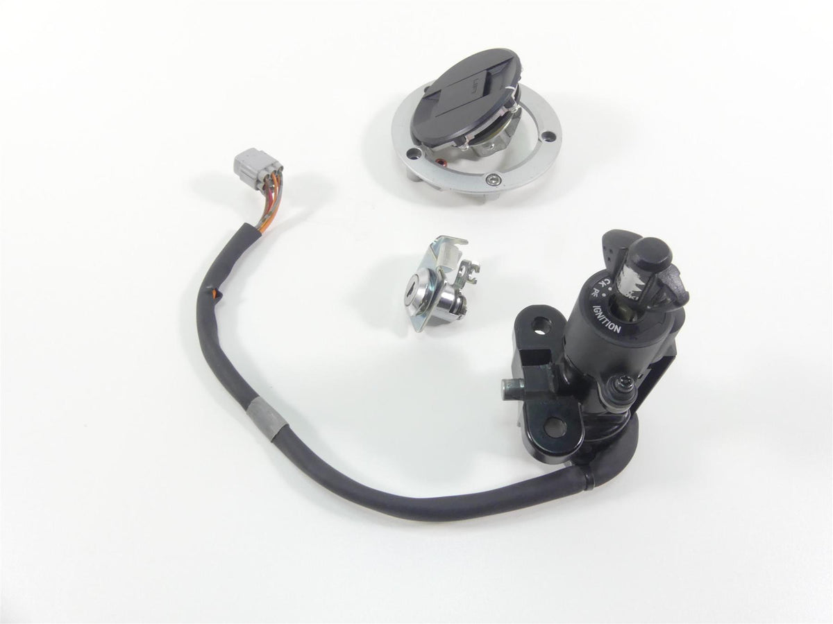 2022 Suzuki GSXR750 Ignition Switch Key Lock Fuel Tank Cap Set 37101-40822 {{ shop.shopifyCountryName }} - Mototech271