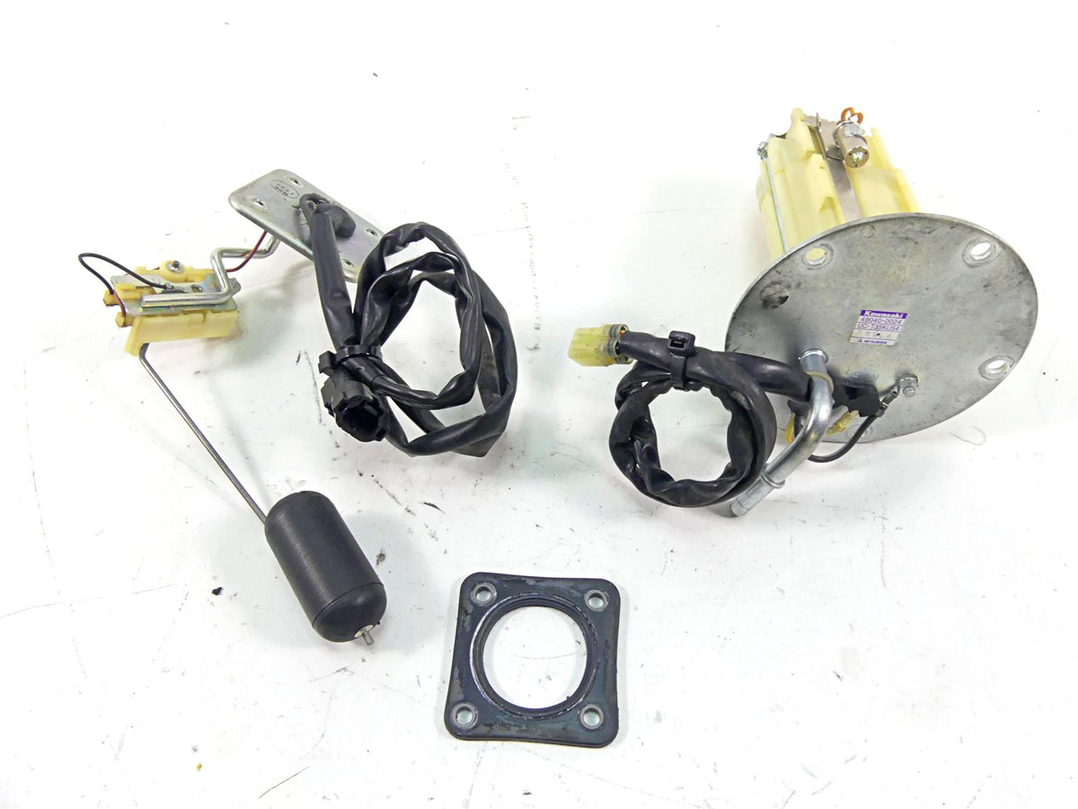 2010 Kawasaki ZX1400 ZX14 R Ninja Fuel Gas Pump & Sending Unit Tested 49040-0024 {{ shop.shopifyCountryName }} - Mototech271