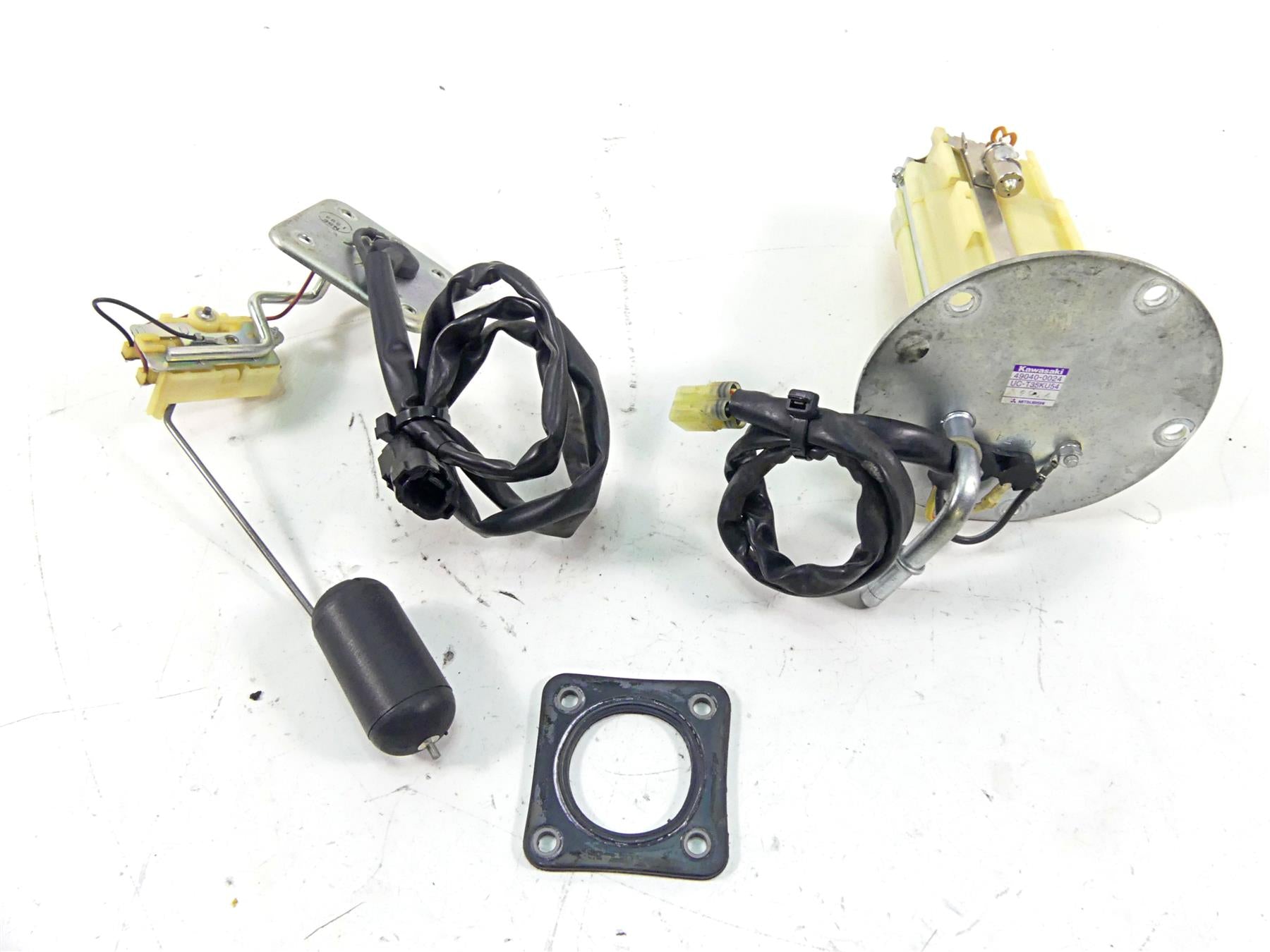 2010 Kawasaki ZX1400 ZX14 R Ninja Fuel Gas Pump & Sending Unit Tested 49040-0024 {{ shop.shopifyCountryName }} - Mototech271