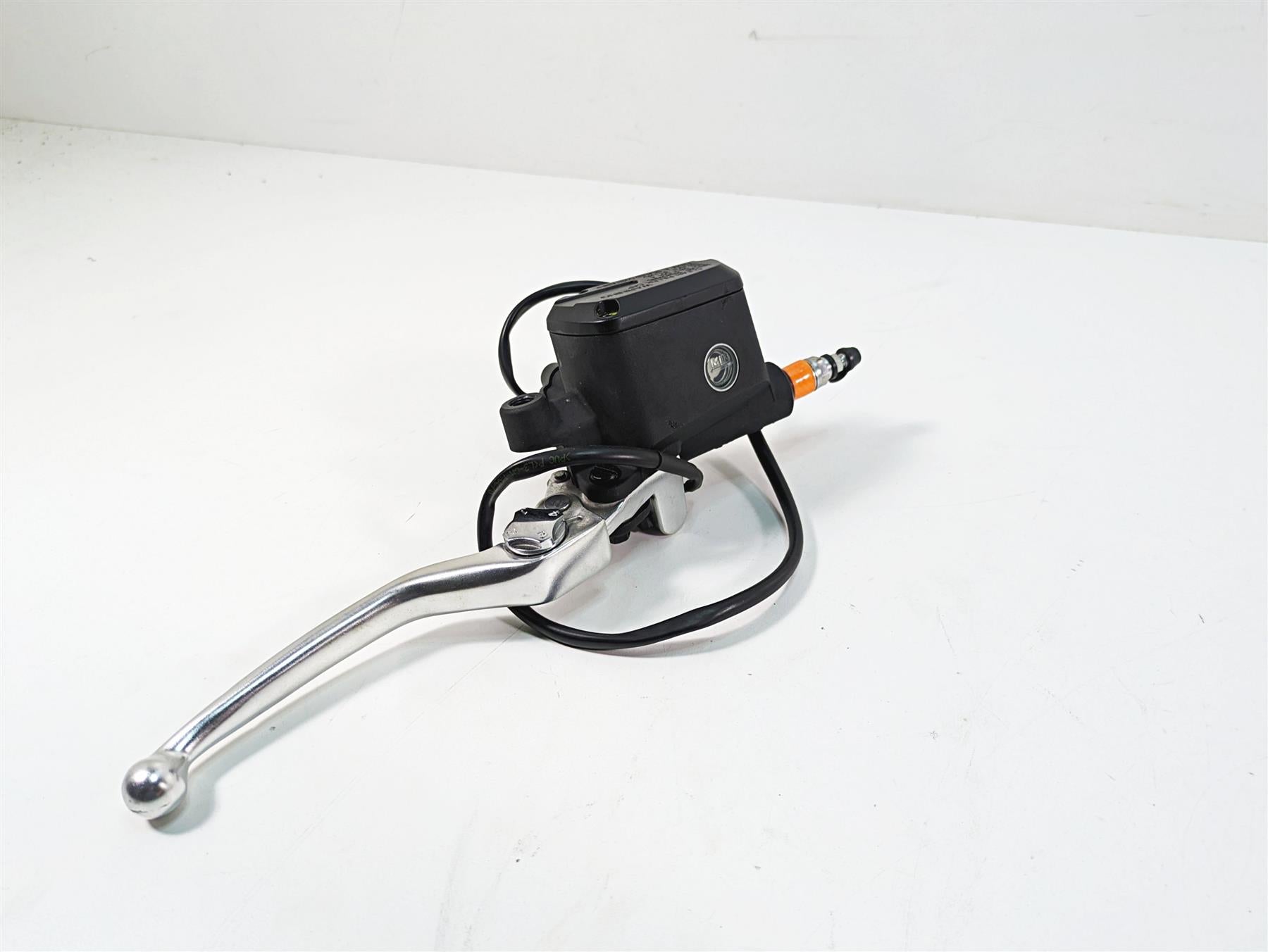 2020 Moto Guzzi V85 TT Adventure Front Brake Master Cylinder + Lever 2B006111 {{ shop.shopifyCountryName }} - Mototech271