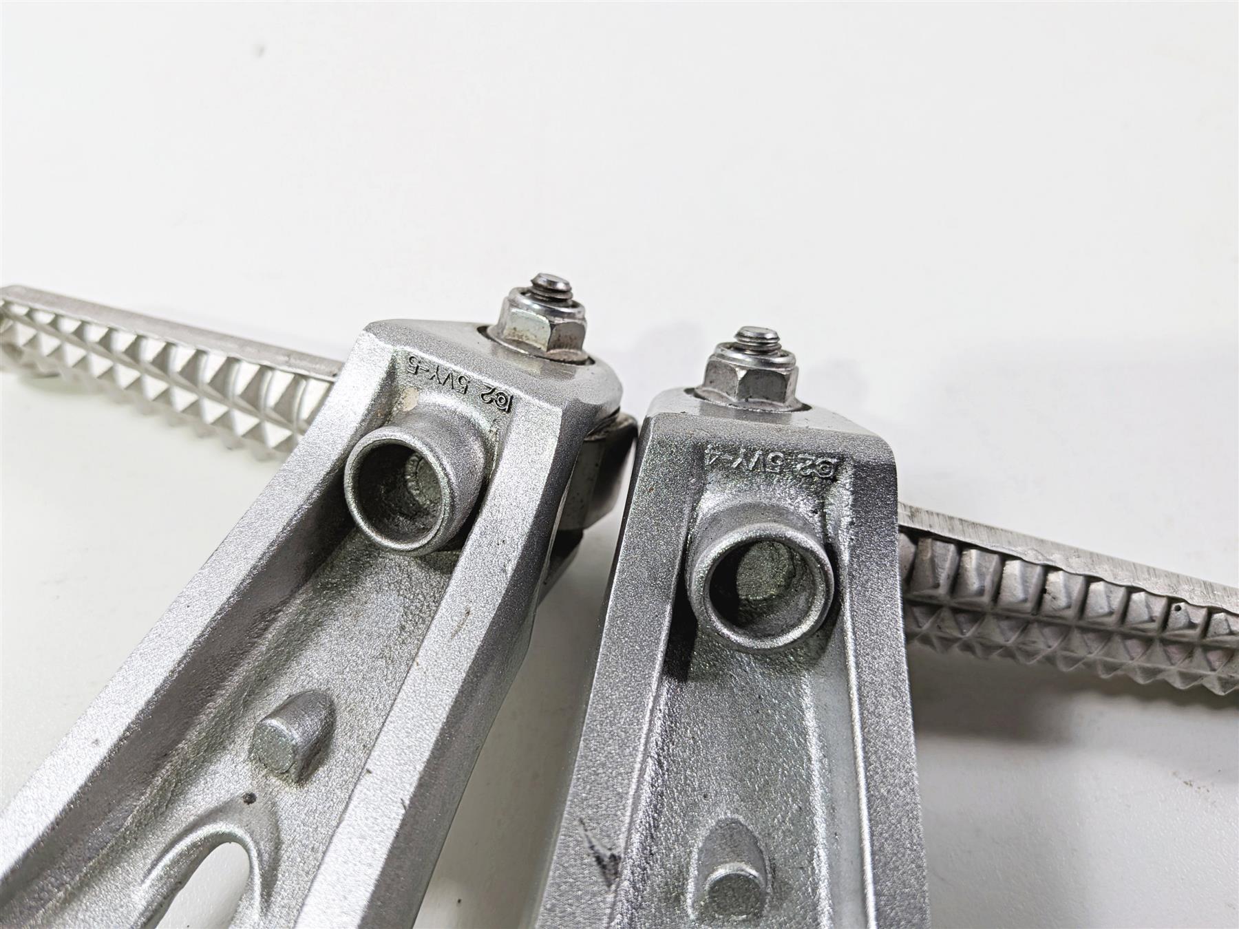 2008 Yamaha YZF R1 RN19 Oem Passenger Foot Peg Rest Set 5VY-2741L-00-00 {{ shop.shopifyCountryName }} - Mototech271