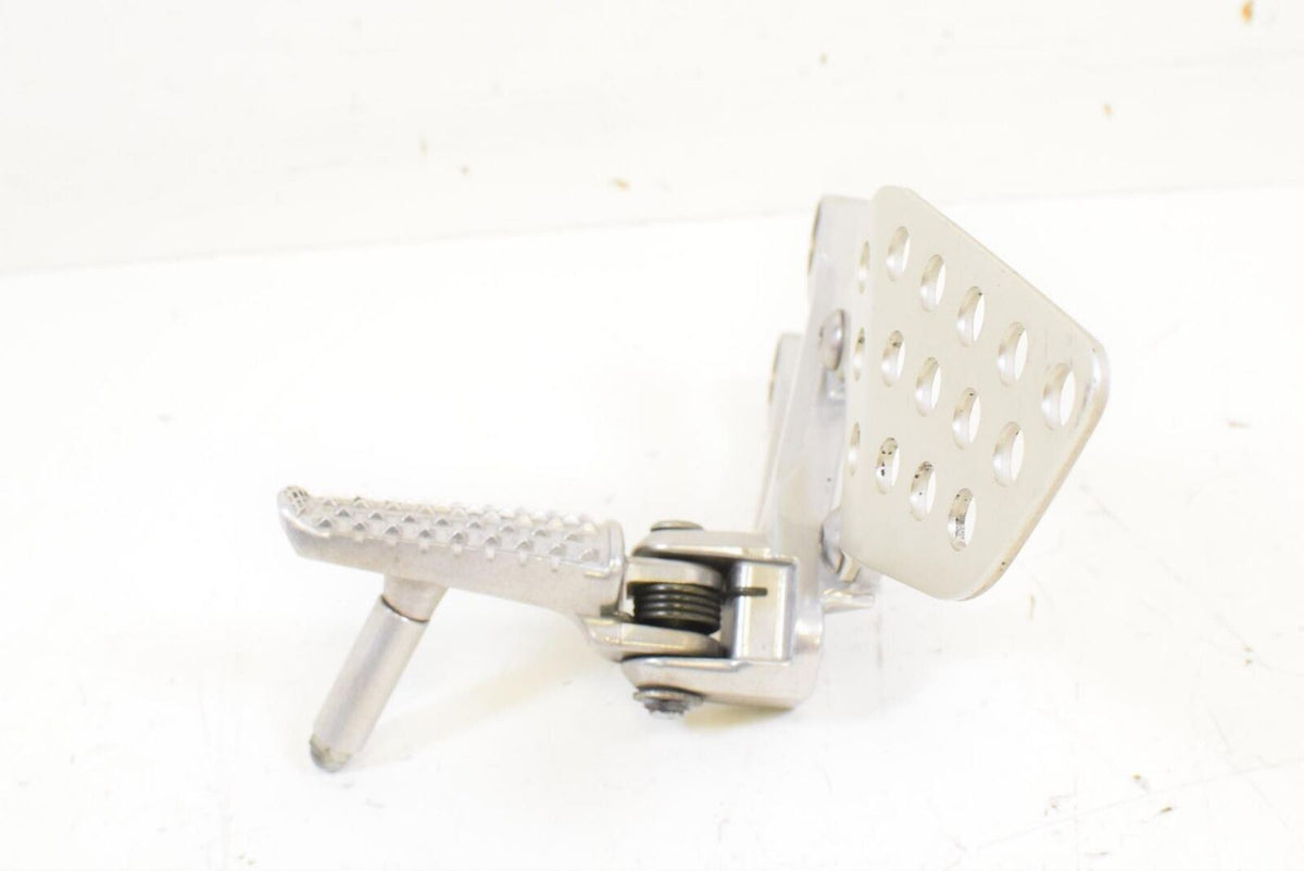 05 Honda CBR1000RR CBR1000 RR Left Rider Footpeg Foot Peg Rest 50700-MEL-000 {{ shop.shopifyCountryName }} - Mototech271