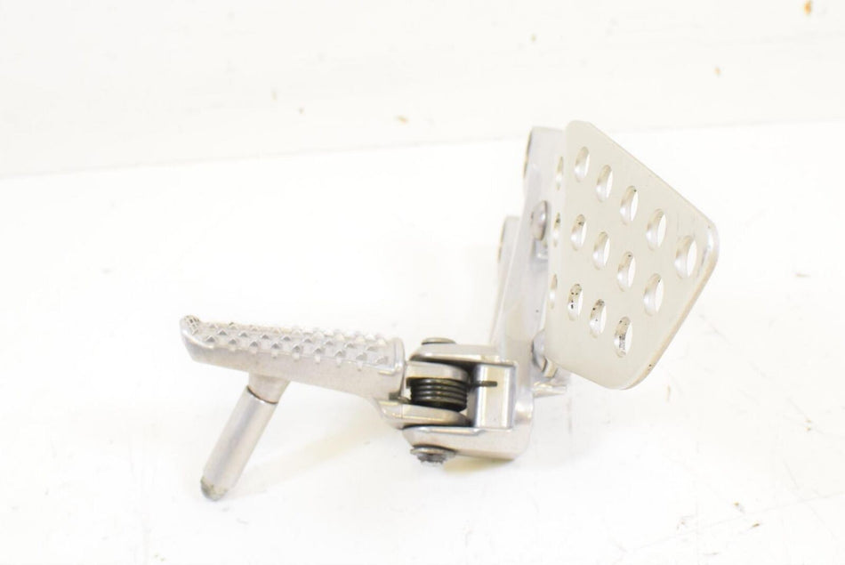05 Honda CBR1000RR CBR1000 RR Left Rider Footpeg Foot Peg Rest 50700-MEL-000 {{ shop.shopifyCountryName }} - Mototech271