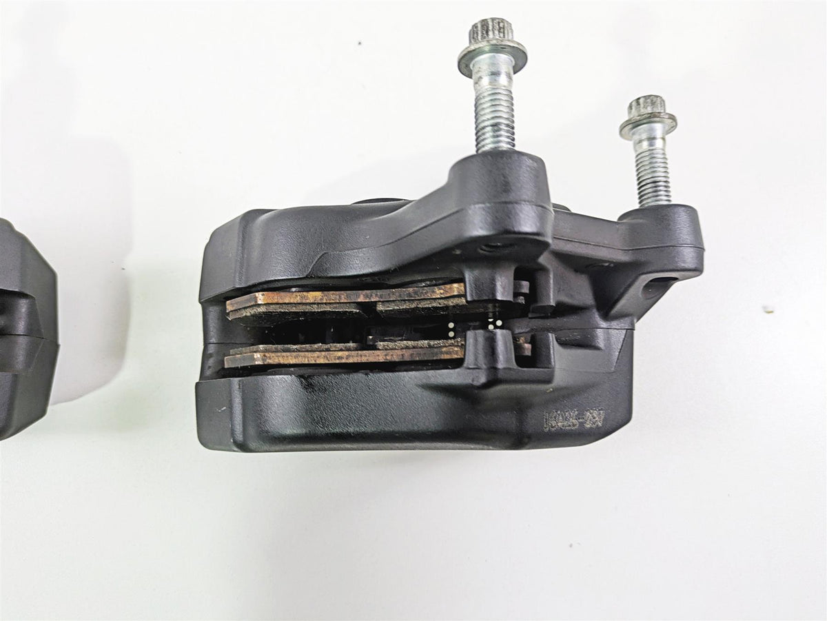 2016 Harley Touring FLHR Road King Front Brake Caliper Set 43027-08 44023-08 {{ shop.shopifyCountryName }} - Mototech271