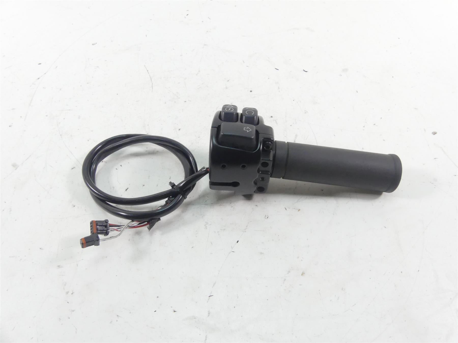 2018 Harley Softail FXBB Street Bob Right Hand Control Switch 71500462 {{ shop.shopifyCountryName }} - Mototech271