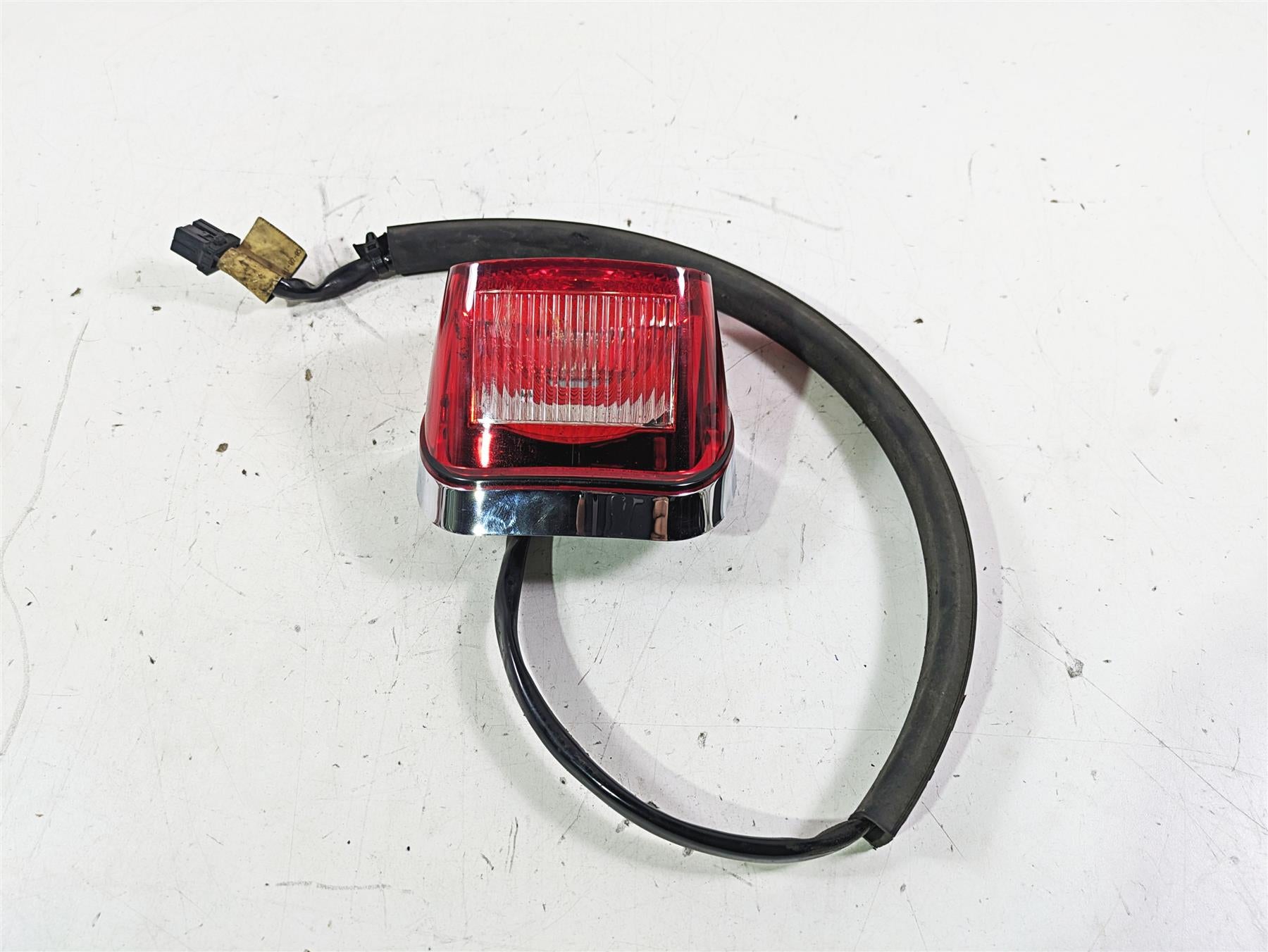2005 Harley Softail FLSTFSE CVO Fat Boy Tail Light Lamp Lens Taillight 68140-04 {{ shop.shopifyCountryName }} - Mototech271