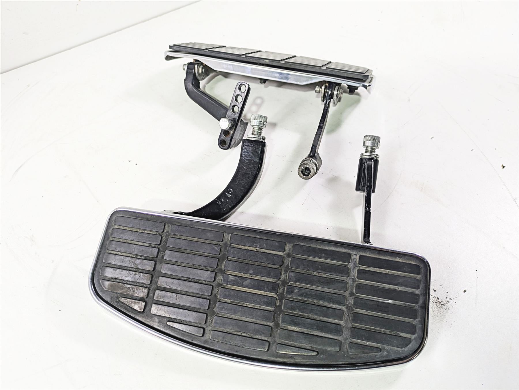 1996 Harley Touring FLHTCUI Electra Glide Front Rider Floor Board Set 50621-79A {{ shop.shopifyCountryName }} - Mototech271
