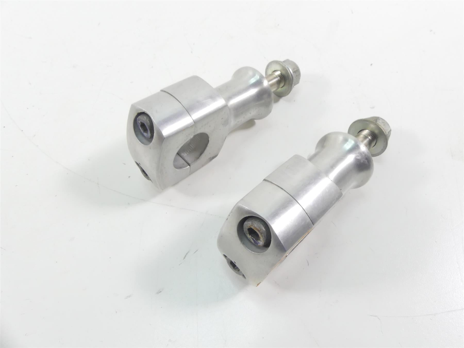 2009 Honda VTX1300 Touring Handlebar Holder Risers Set 53231-MEA-670 {{ shop.shopifyCountryName }} - Mototech271