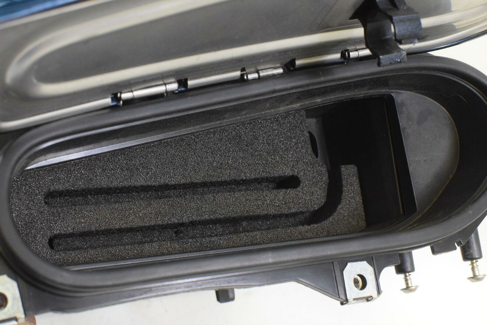2013 BMW R1200 RT K26 Radio Box Carrier Holder & Lid 46637681543 {{ shop.shopifyCountryName }} - Mototech271