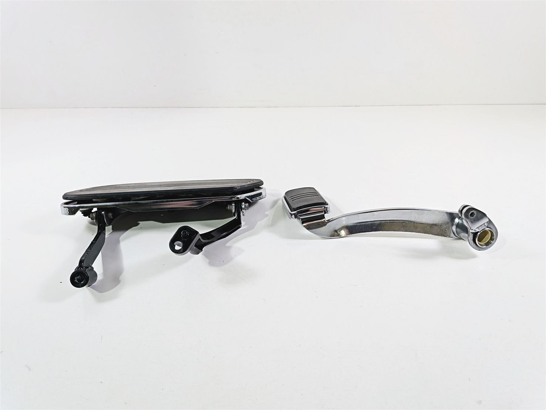 2016 Harley Touring FLHX Street Glide Right Floor Board & Brake Pedal 50674-05 {{ shop.shopifyCountryName }} - Mototech271