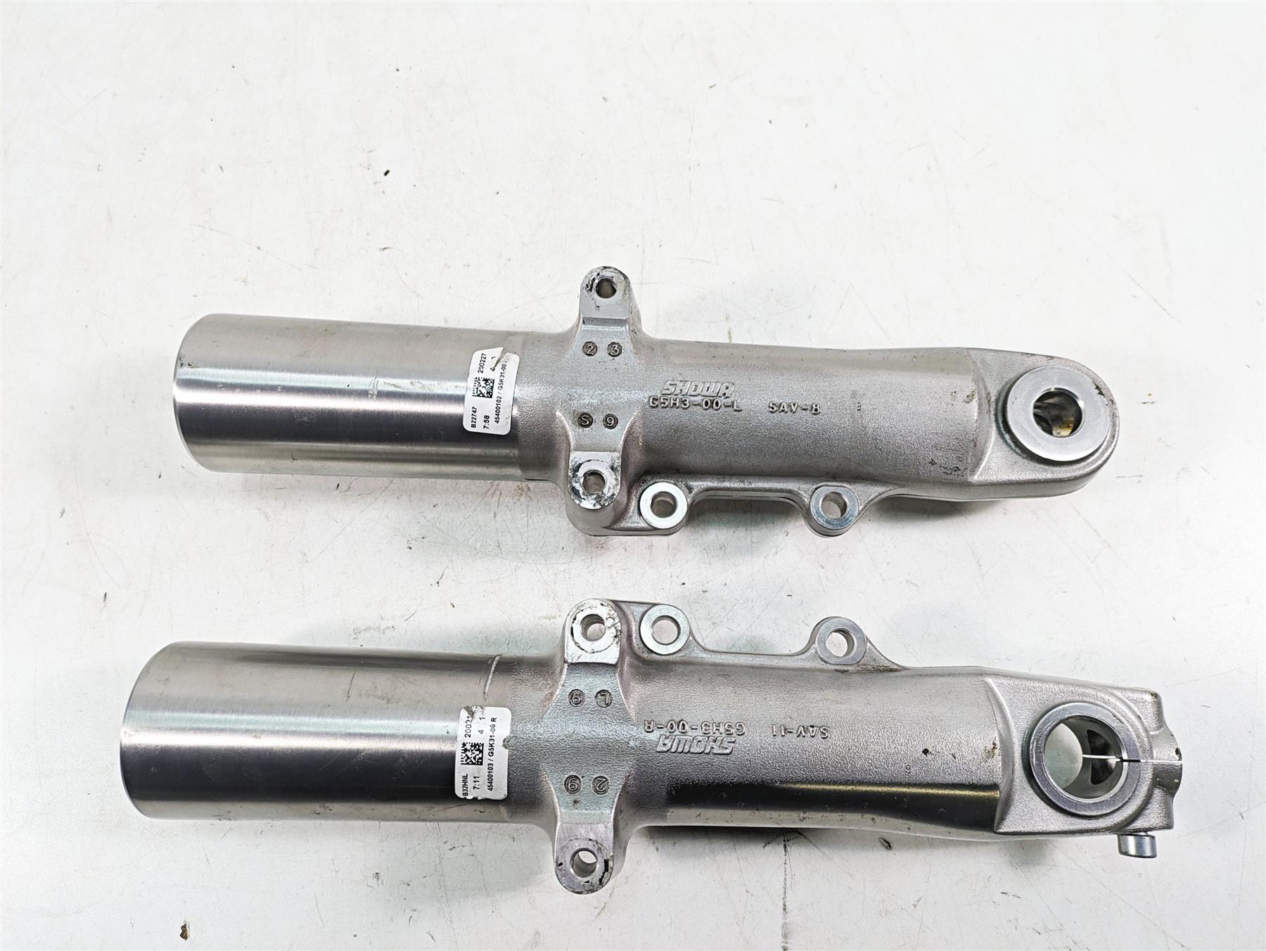 2020 Harley Touring FLHX Street Glide Showa Front Fork Lower Slider Set 45500109 {{ shop.shopifyCountryName }} - Mototech271