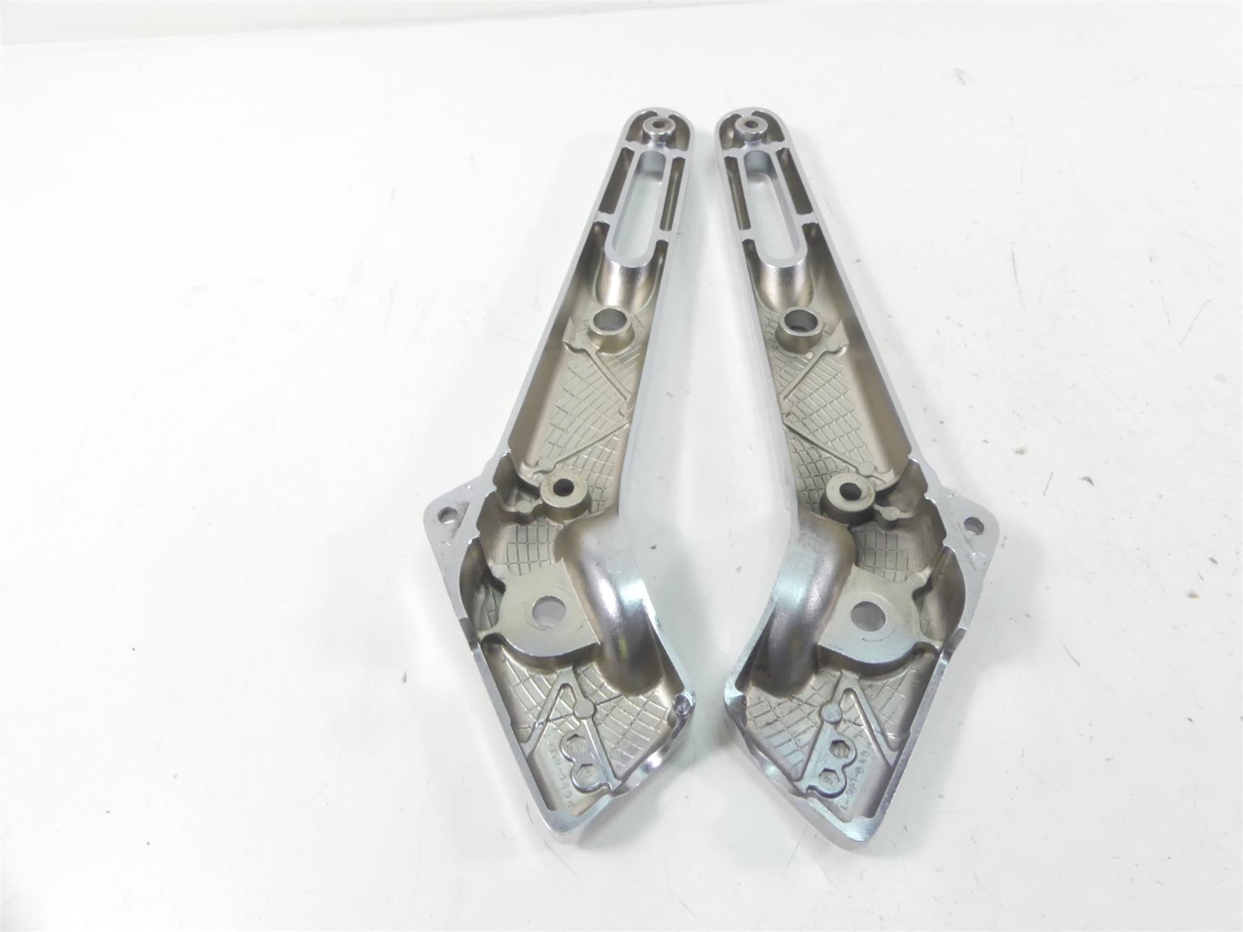 2008 Honda V-Twin VTX1800 N3 Rear Fender Frame Struts Braces 77340-MCV-N10 {{ shop.shopifyCountryName }} - Mototech271