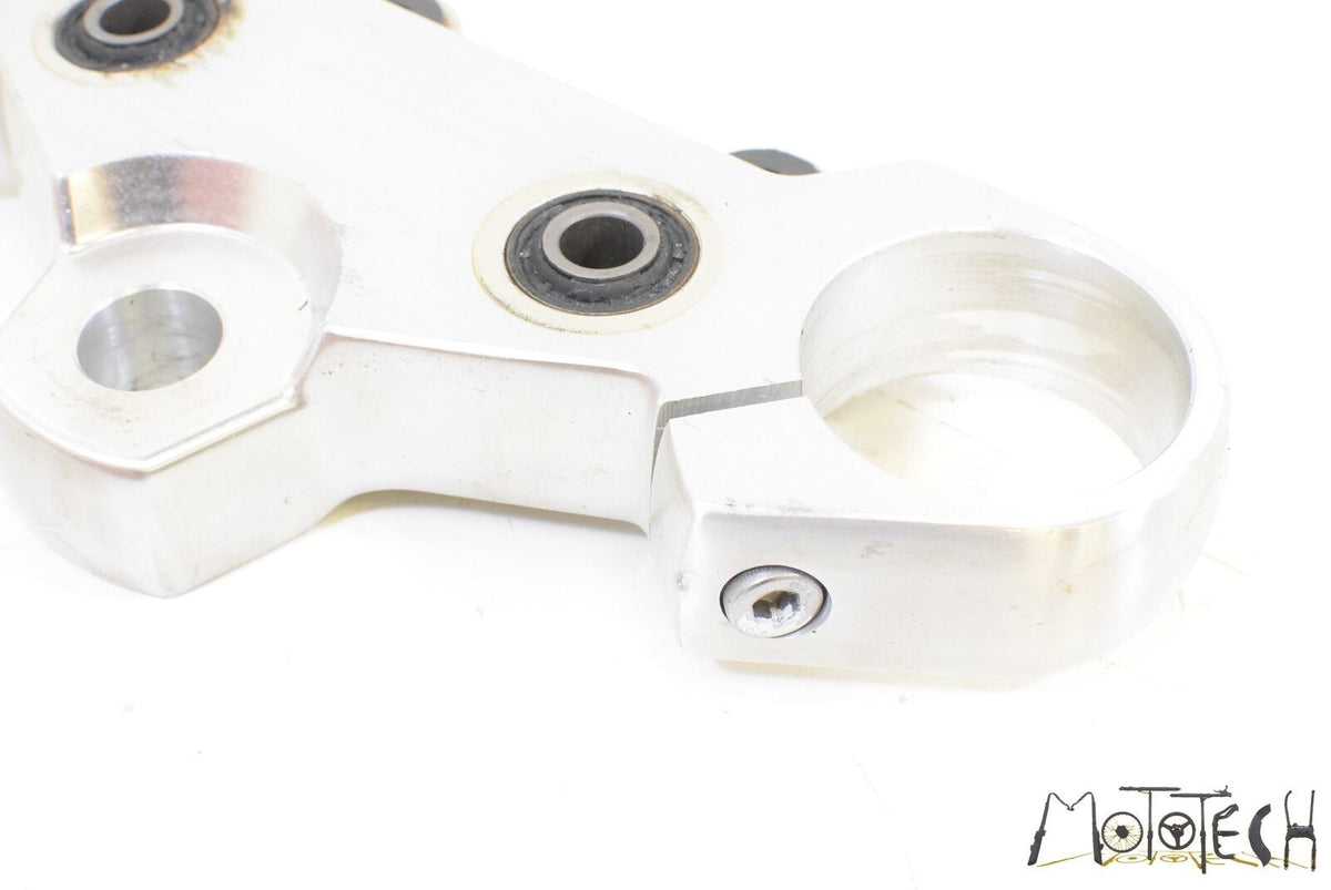 2001 Suzuki VZ800 Marauder Upper Triple Tree 51311-48E00 {{ shop.shopifyCountryName }} - Mototech271