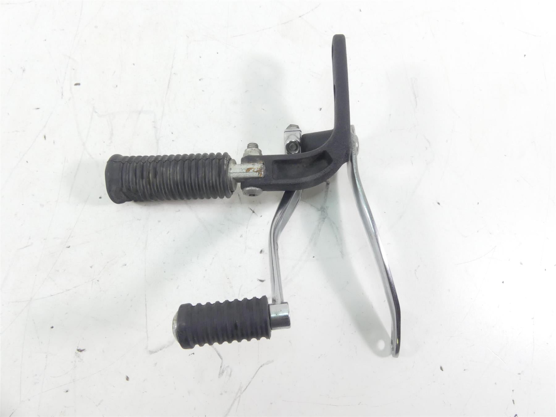 2015 Harley FXDF Dyna Fat Bob Front Left Fw Foot Peg + Shift Lever 33693-03 {{ shop.shopifyCountryName }} - Mototech271