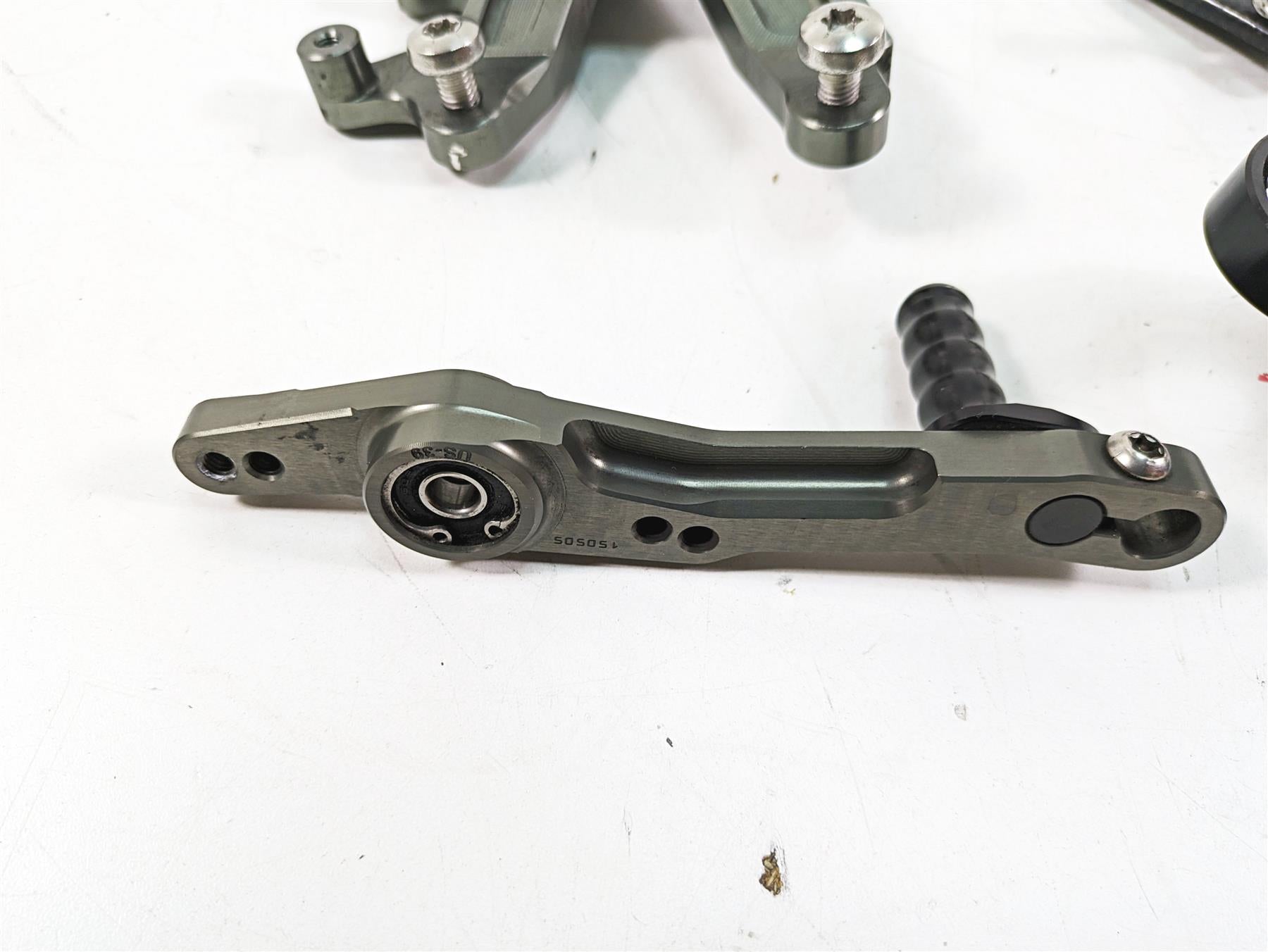 2015 BMW S1000RR K46 Hp4 Left Right Foot Peg Lever Set 77258550774 77258550773 {{ shop.shopifyCountryName }} - Mototech271