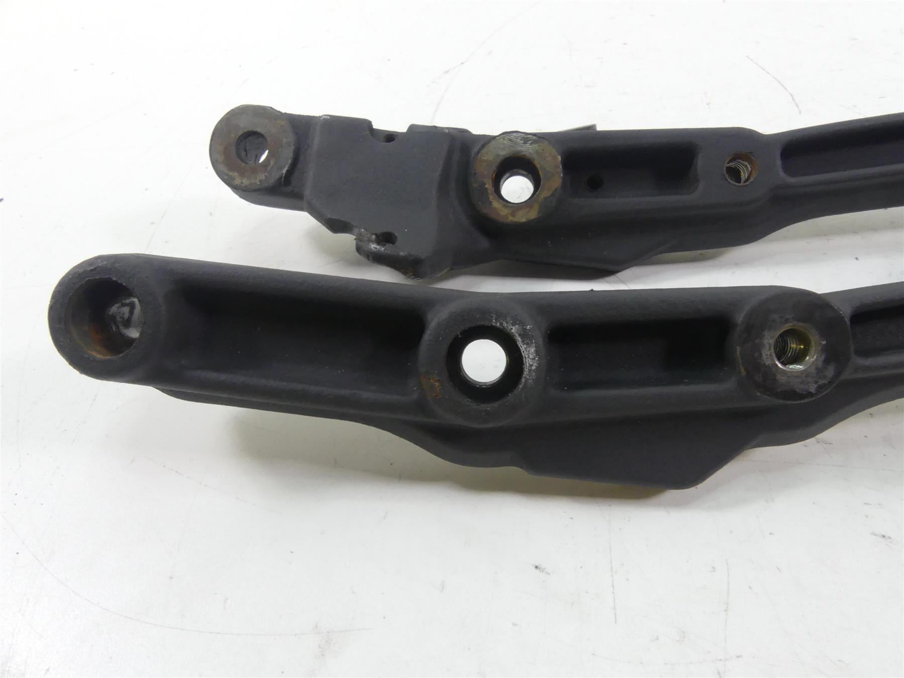 2013 Victory Cross Country Lower Engine Cradle Mounts Holder L 5137537 R 5136540 {{ shop.shopifyCountryName }} - Mototech271