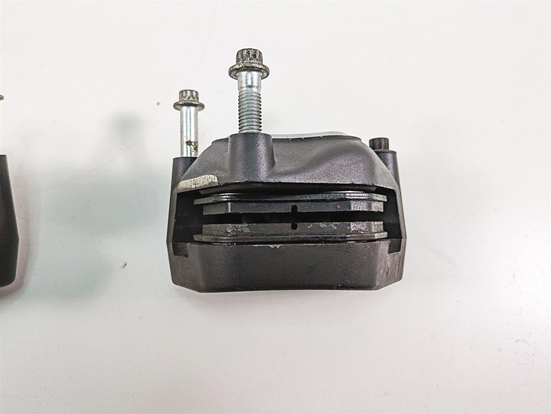 2006 Harley Touring FLHXI Street Glide Front Brake Caliper Set 44023-00 44046-00 {{ shop.shopifyCountryName }} - Mototech271