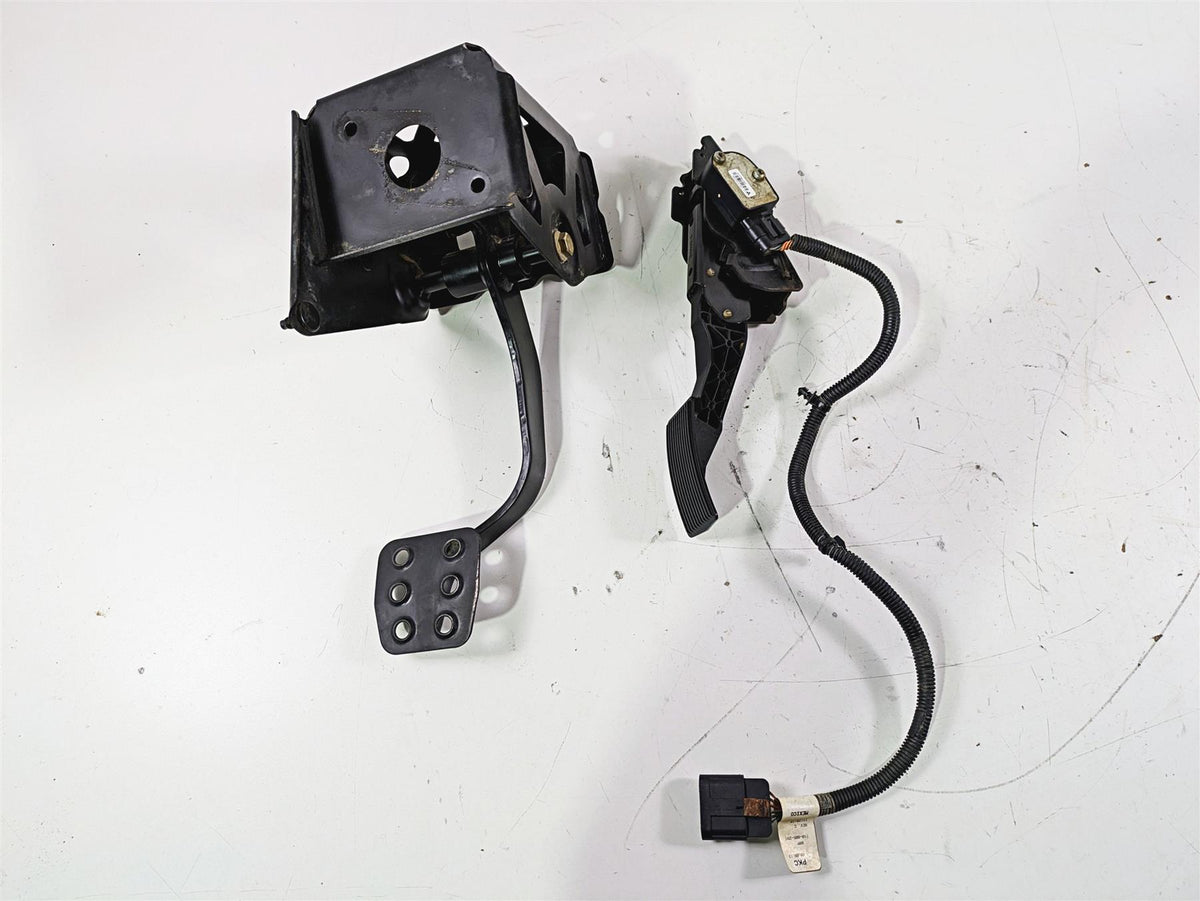 2019 Can Am Maverick X3 XRS Turbo R Foot Pedal Set & Mount 705207621 {{ shop.shopifyCountryName }} - Mototech271