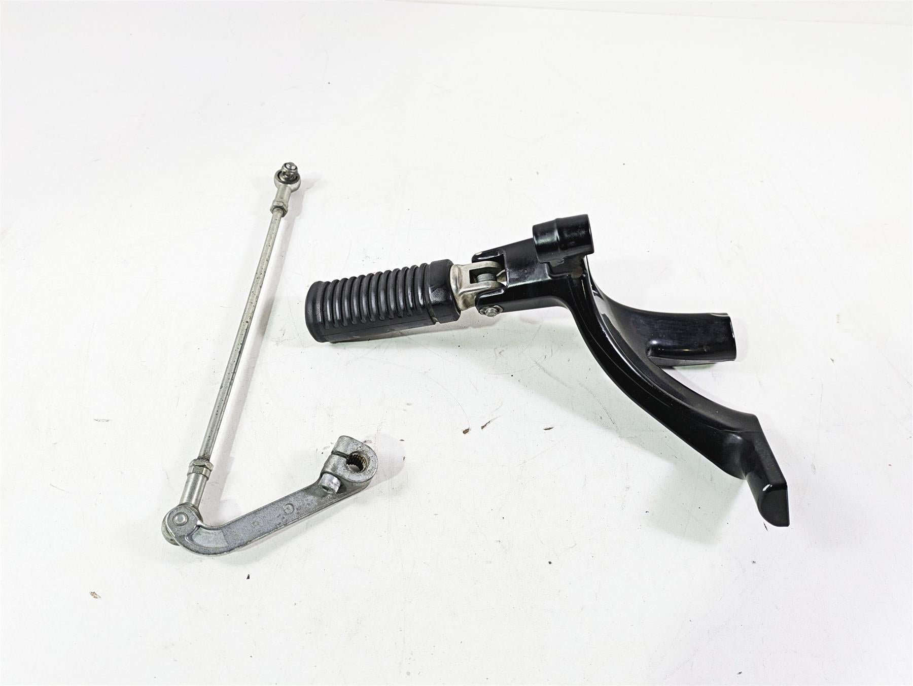 2018 Harley FXBR Softail Breakout Left Footpeg + Mount & Shift Parts 33600134 {{ shop.shopifyCountryName }} - Mototech271