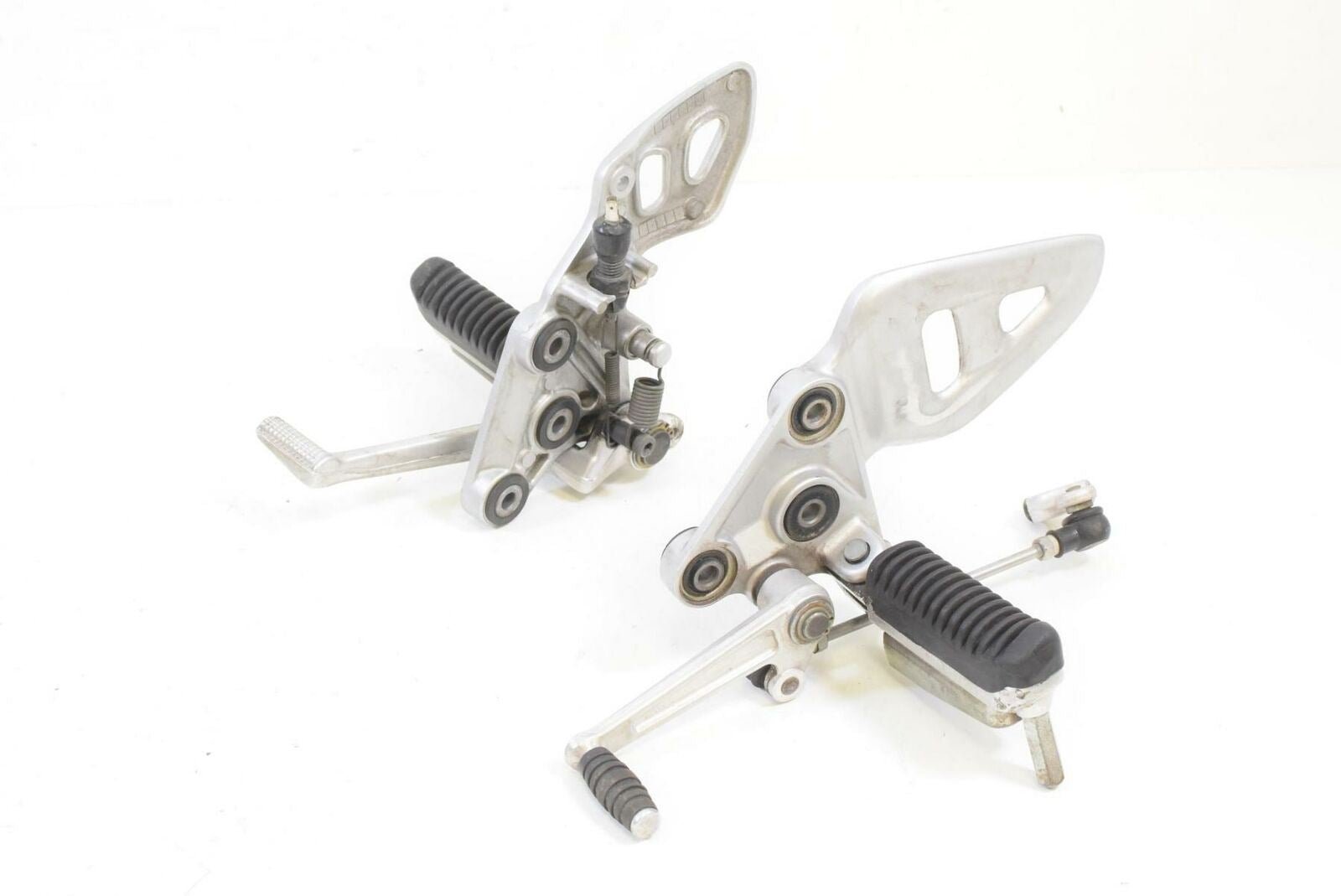 2005 Suzuki GSX1300 R Hayabusa Front Rider Driver Foot Peg Footpeg Set 43510-24F {{ shop.shopifyCountryName }} - Mototech271