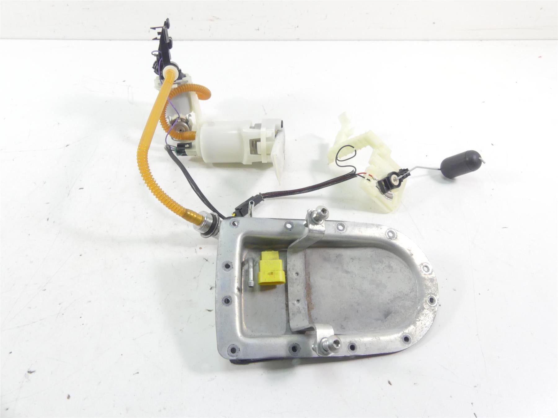 2015 Harley FXDF Dyna Fat Bob Fuel Gas Petrol Pump + Level Sender 75218-04D {{ shop.shopifyCountryName }} - Mototech271