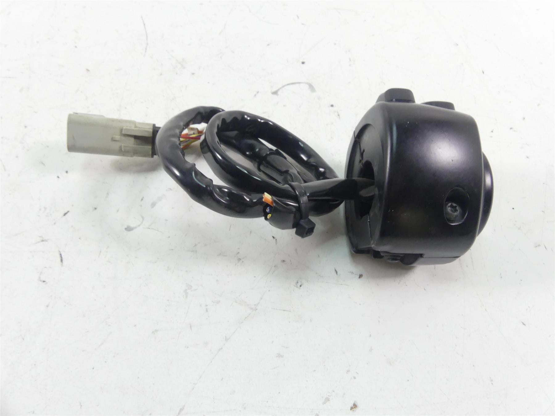 2012 Harley VRSCF Muscle Rod Left Hand Lights Control Switch - Read 71682-06A {{ shop.shopifyCountryName }} - Mototech271