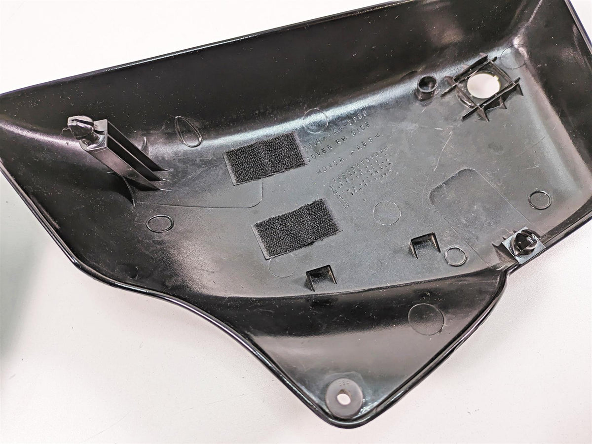 2006 Honda VT1100 C2 Shadow Side Cover Fairing Cowl Set 83610-MCK-A70Z {{ shop.shopifyCountryName }} - Mototech271