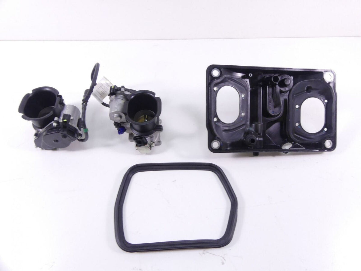 2014 Ducati 899 Panigale Throttle Body Set With Air Box Cover 28240921A {{ shop.shopifyCountryName }} - Mototech271