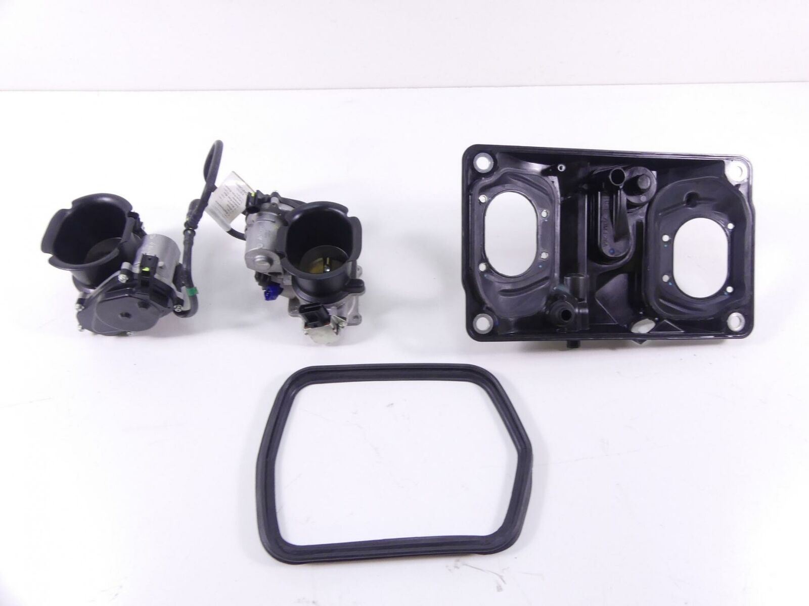 2014 Ducati 899 Panigale Throttle Body Set With Air Box Cover 28240921A {{ shop.shopifyCountryName }} - Mototech271