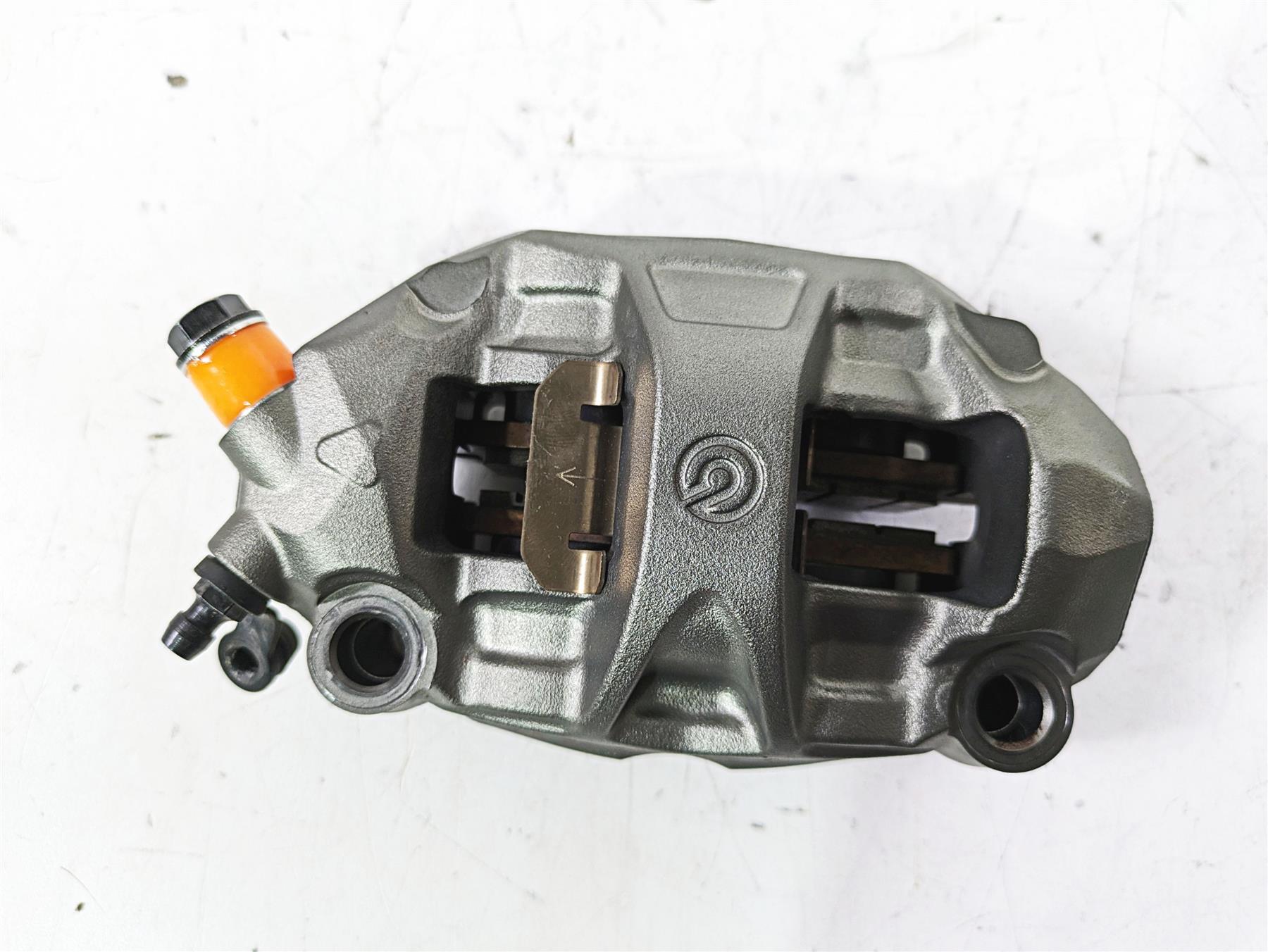 2023 Triumph Street Triple 765 RS Brembo Front Brake Caliper Set 100mm T2022367 {{ shop.shopifyCountryName }} - Mototech271