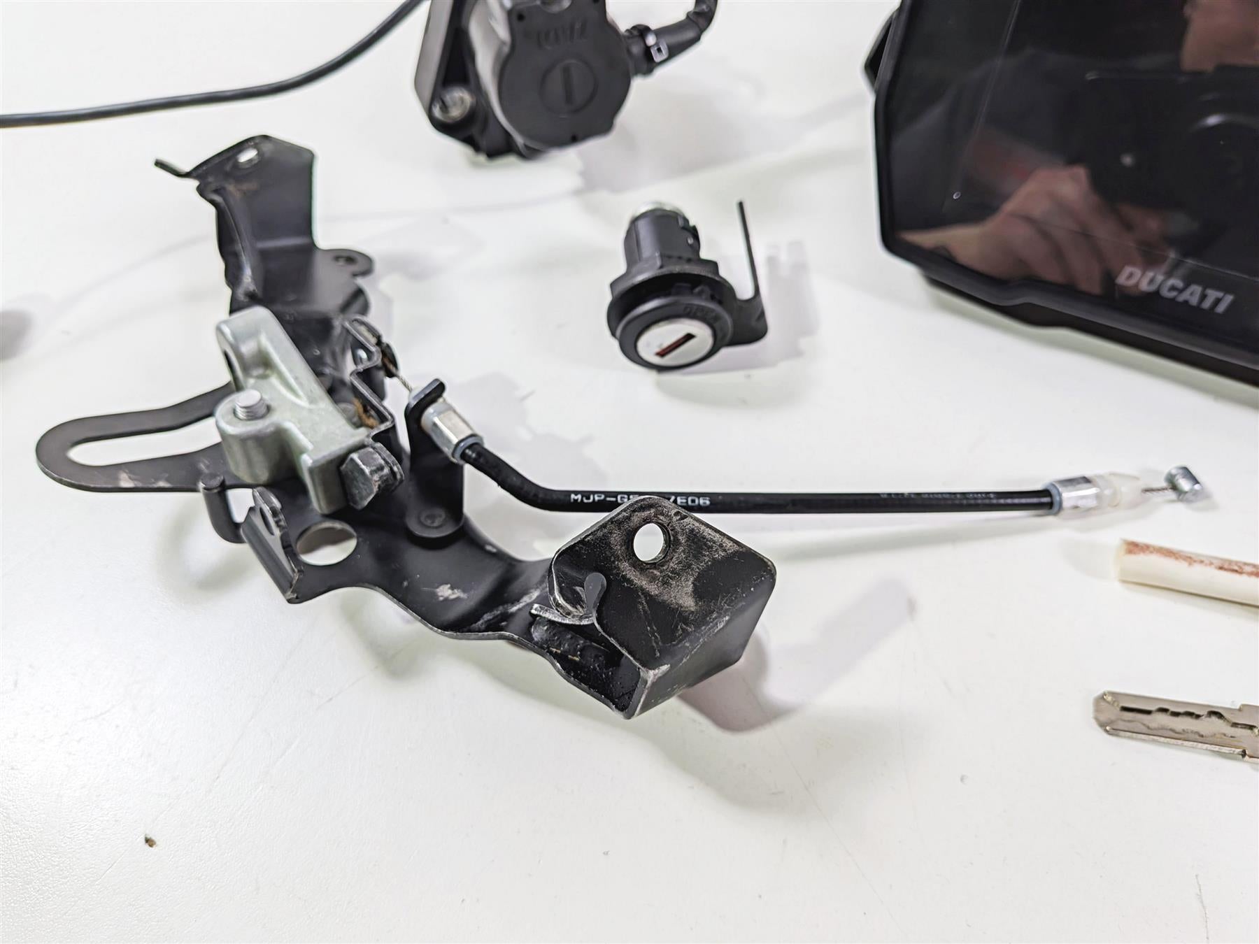 2023 Ducati Streetfighter V4 Speedometer Screen Ignition Switch Key 40612024A-Mototech271