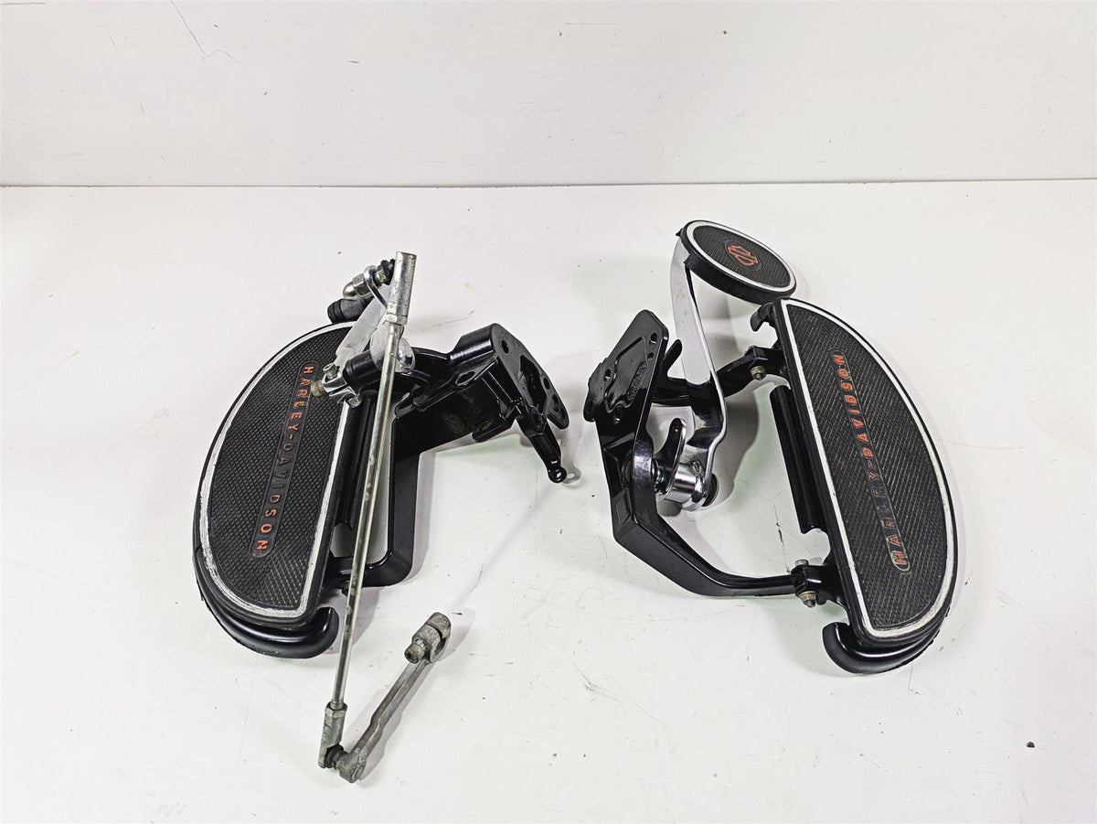 2014 Harley FLS Softail Slim Front Floorboard + Brake Pedal Shifter Set 42431-11 {{ shop.shopifyCountryName }} - Mototech271