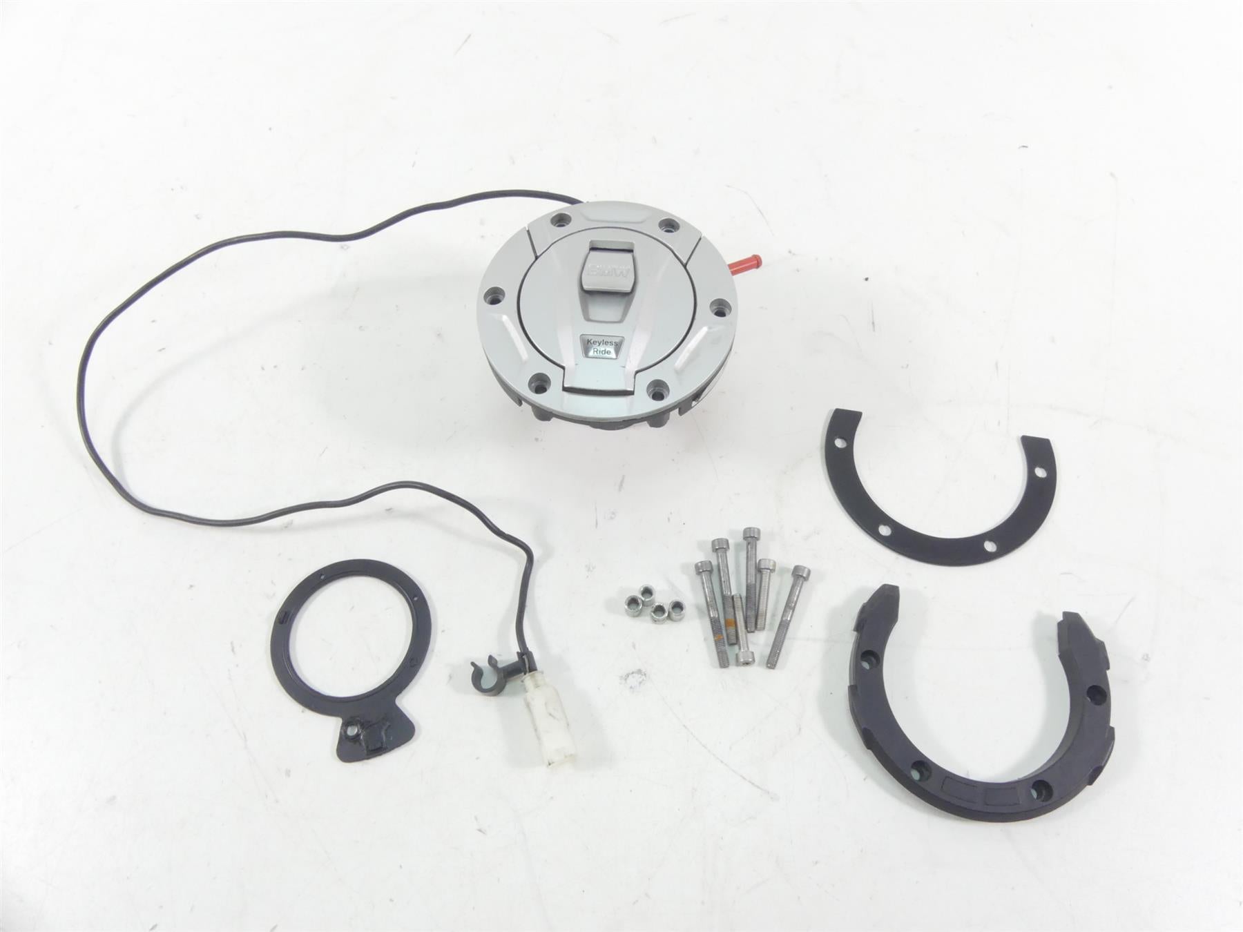 2015 BMW R1200RT K52 Keyless Fuel Gas Petrol Tank Cap + Mounts 16118552106