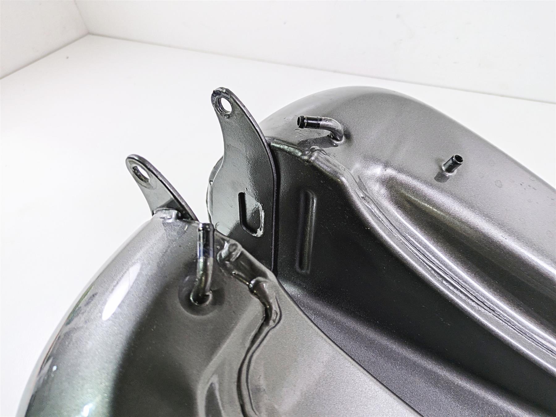 2009 Harley FLSTSB Cross Bones Fuel Gas Petrol Tank - Read 61000800 {{ shop.shopifyCountryName }} - Mototech271